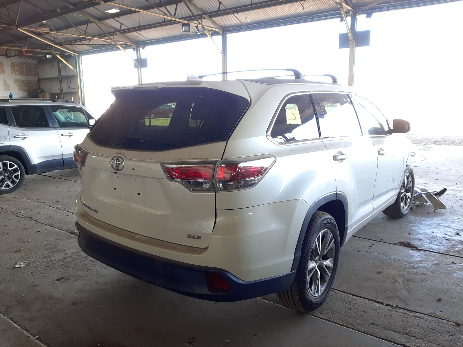 صورة رقم 4 من المزاد - 2015 TOYOTA HIGHLANDER مع VIN 5TDKKRFH6FS119231