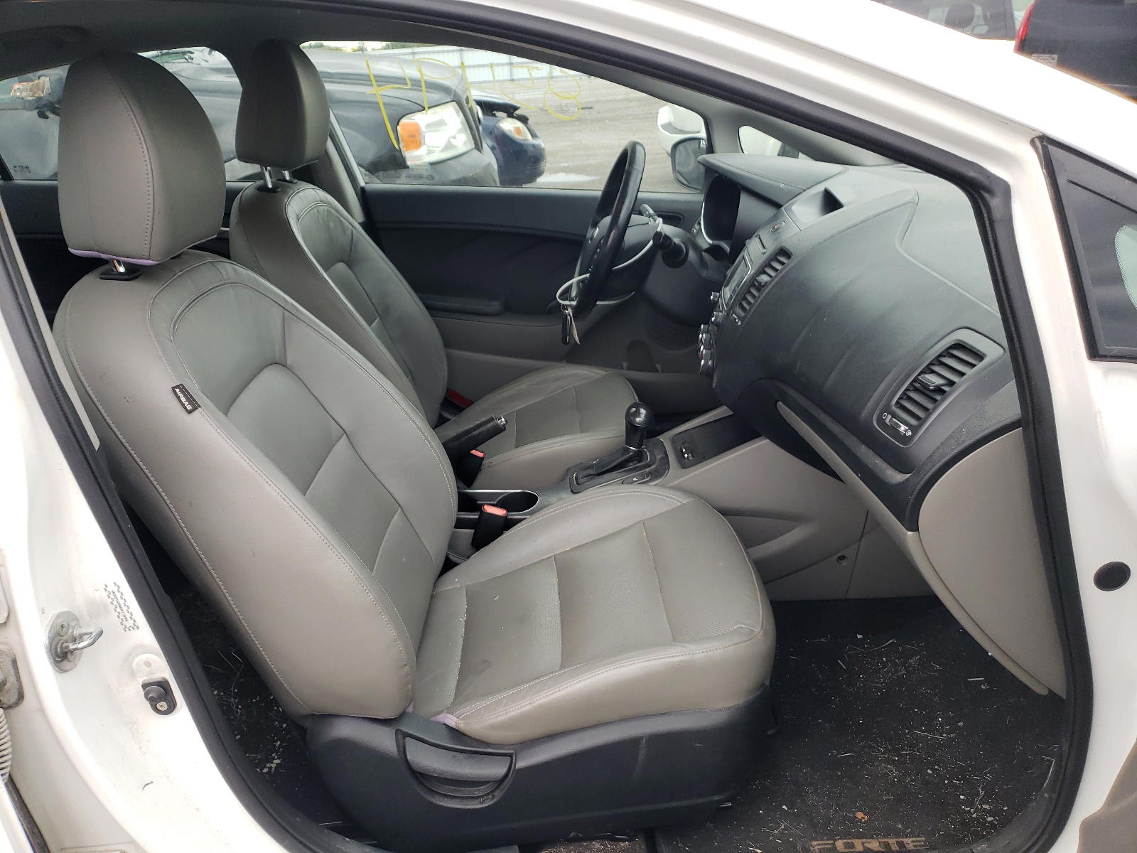 Photo 5 from auction – 2014 KIA FORTE EX with VIN KNAFZ4A86E5103555