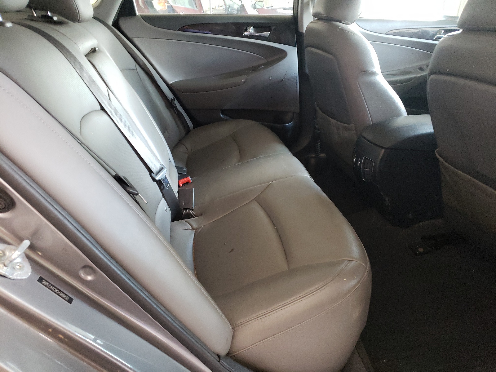 Фото 6 с аукциона – 2012 HYUNDAI SONATA SE с VIN 5NPEC4AC9CH388835