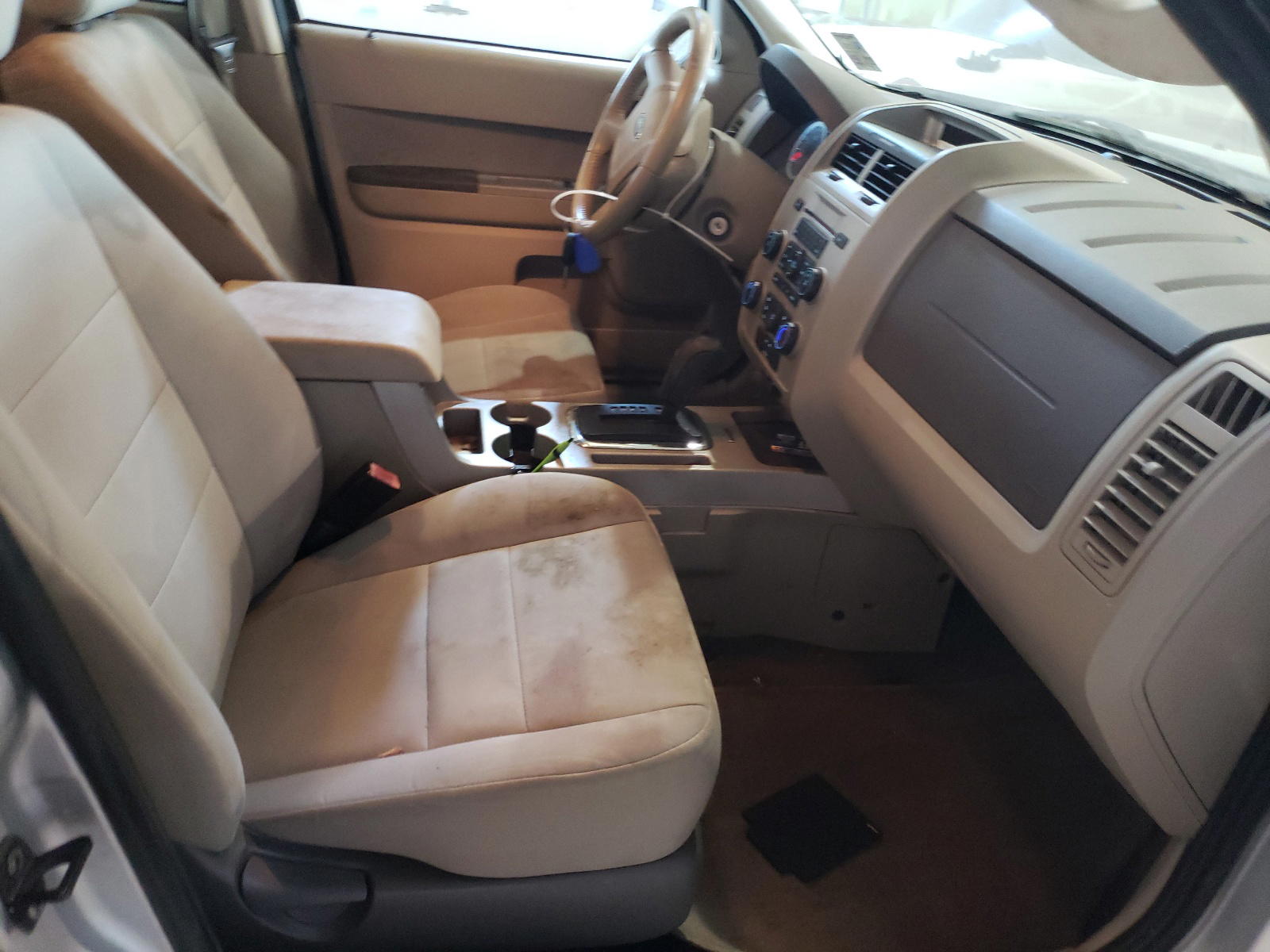 Photo 19 from auction – 2011 FORD ESCAPE XLT with VIN 1FMCU0D78BKA85942