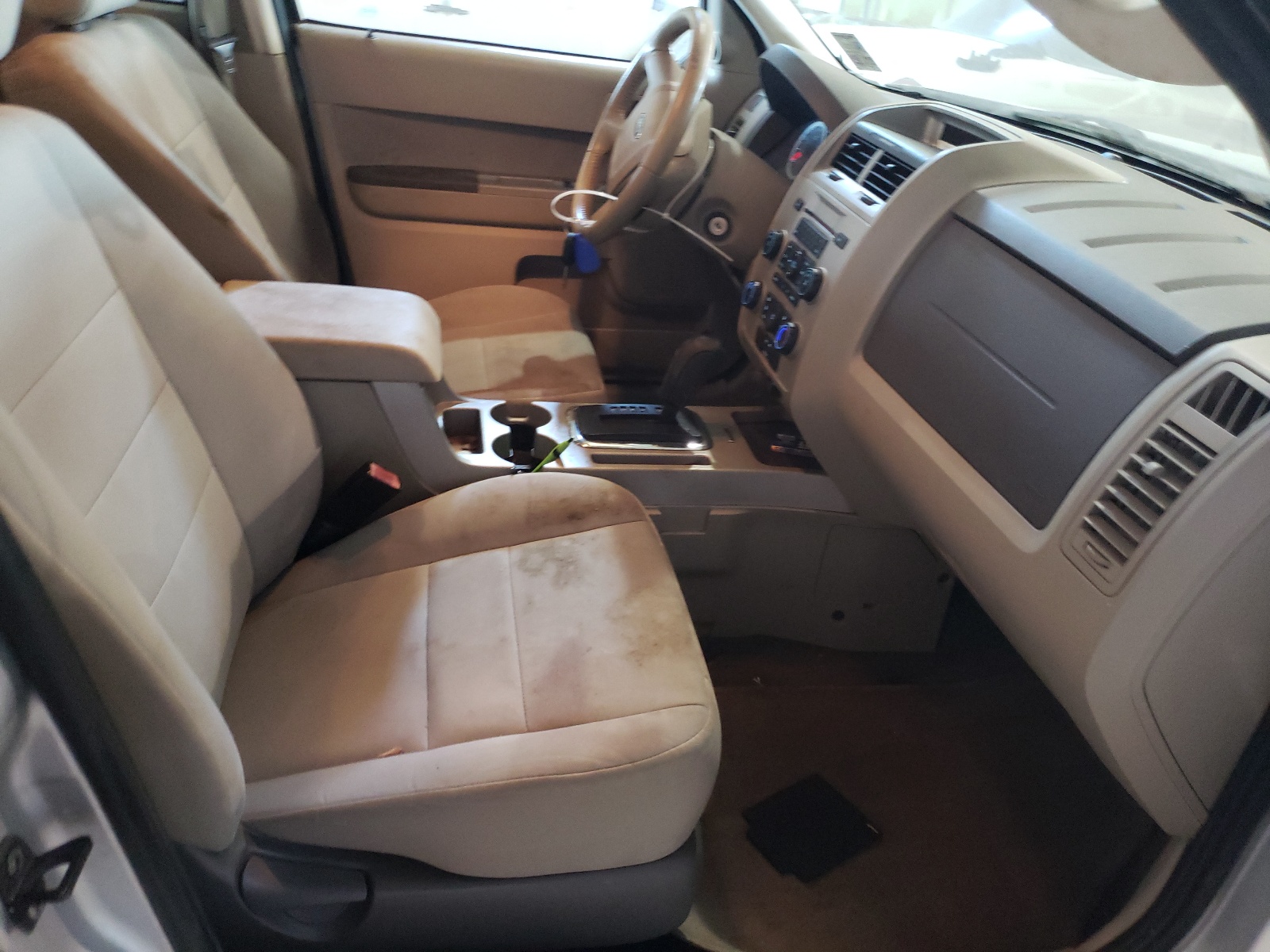 Zdjęcie 19 z aukcji – 2011 FORD ESCAPE XLT z VIN 1FMCU0D78BKA85942