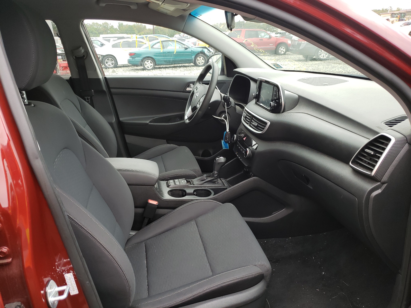 Photo 5 from auction – 2019 HYUNDAI TUCSON SE with VIN KM8J2CA46KU973280