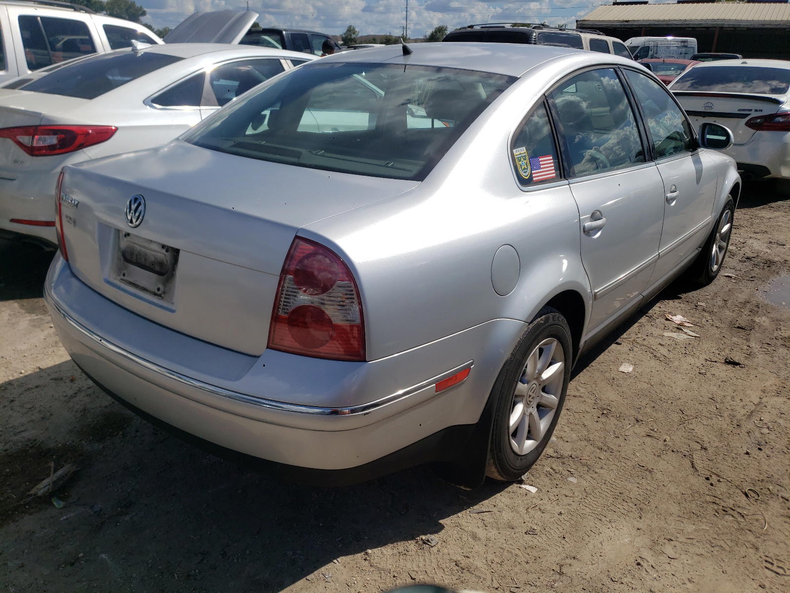 Photo 4 from auction – 2004 VOLKSWAGEN PASSAT with VIN WVWPD63B34E220406
