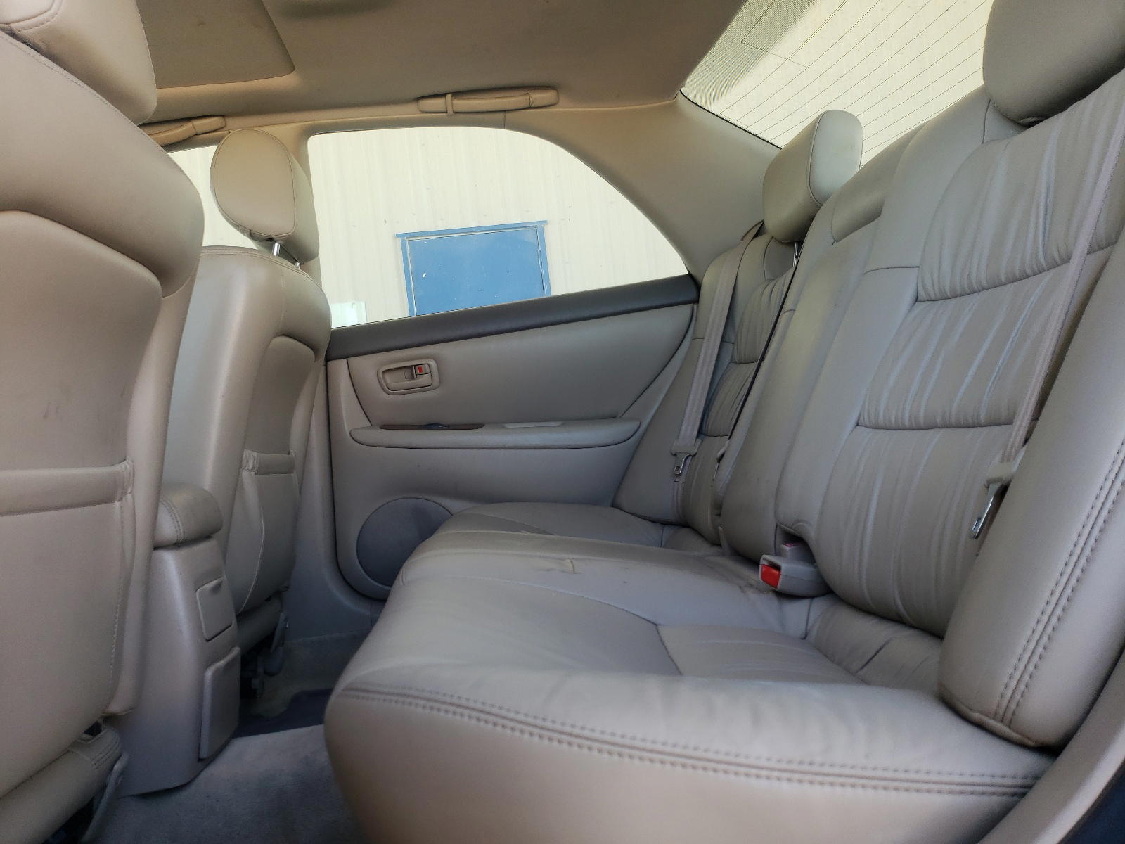 Photo 6 from auction – 2000 LEXUS ES 300 with VIN JT8BF28G8Y5076812