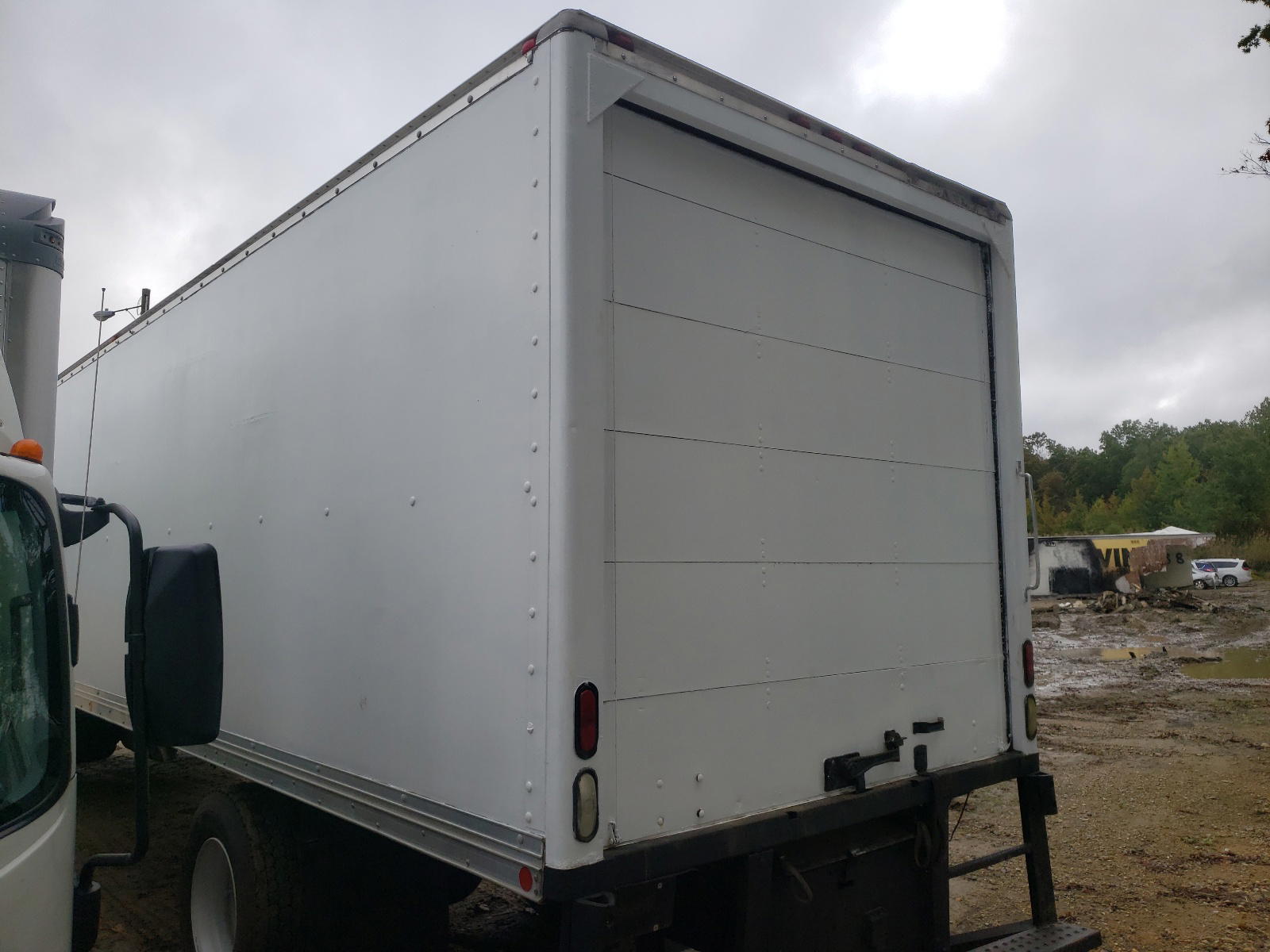 Photo 3 from auction – 2007 GMC C/K/R7500 with VIN 1GDJ7C1337F901554