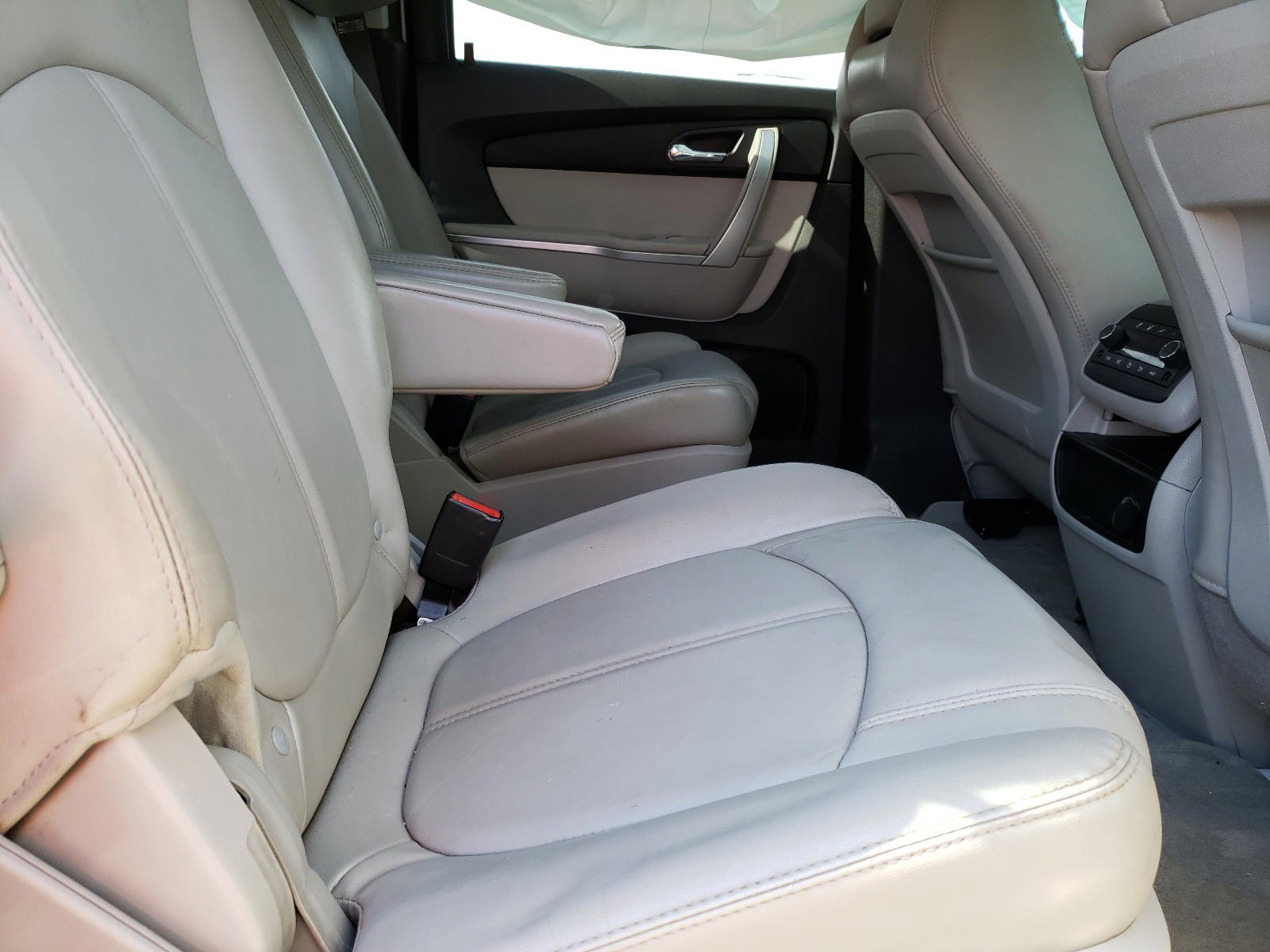 Photo 6 from auction – 2011 GMC ACADIA SLT with VIN 1GKKVRED4BJ238154