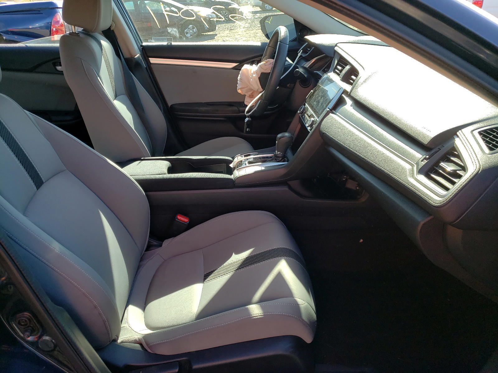 Photo 5 from auction – 2017 HONDA CIVIC EX with VIN 2HGFC2F70HH556898
