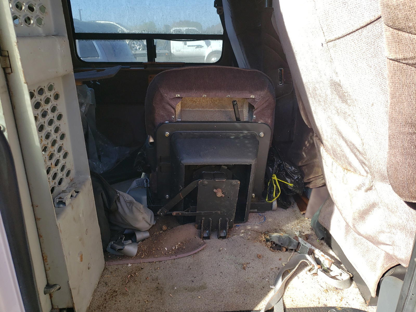 Photo 6 from auction – 1995 FORD ECONOLINE with VIN 1FDEE14H0SHA57697