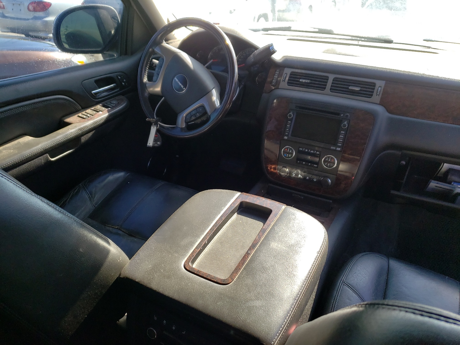 Photo 9 from auction – 2008 GMC YUKON DENA with VIN 1GKFK63898J171770