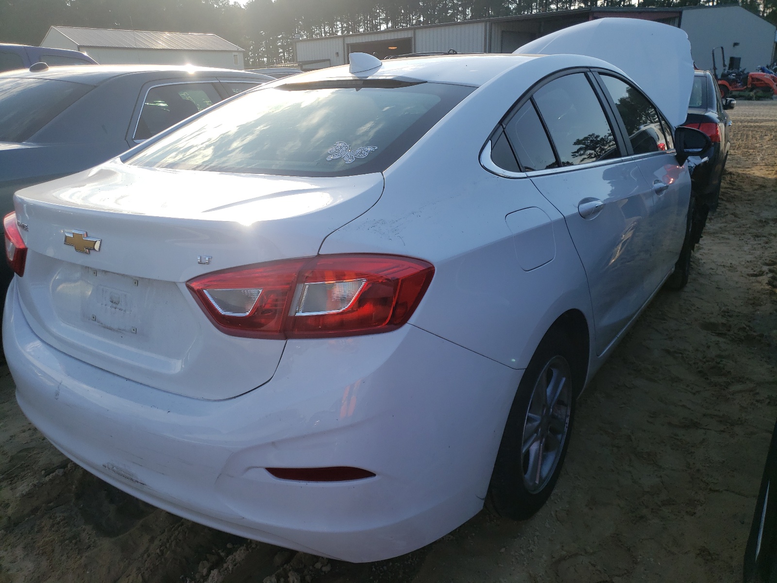 Photo 4 from auction – 2017 CHEVROLET CRUZE LT with VIN 3G1BE5SM3HS567260