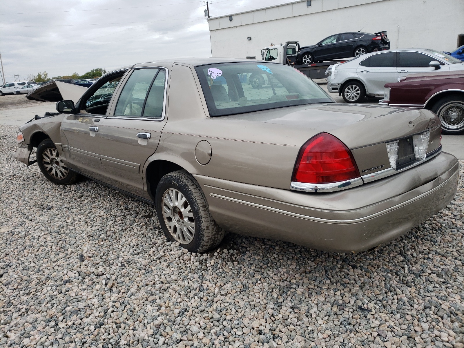 Photo 3 from auction – 2004 FORD CROWN VICT with VIN 2FAFP74W94X132927