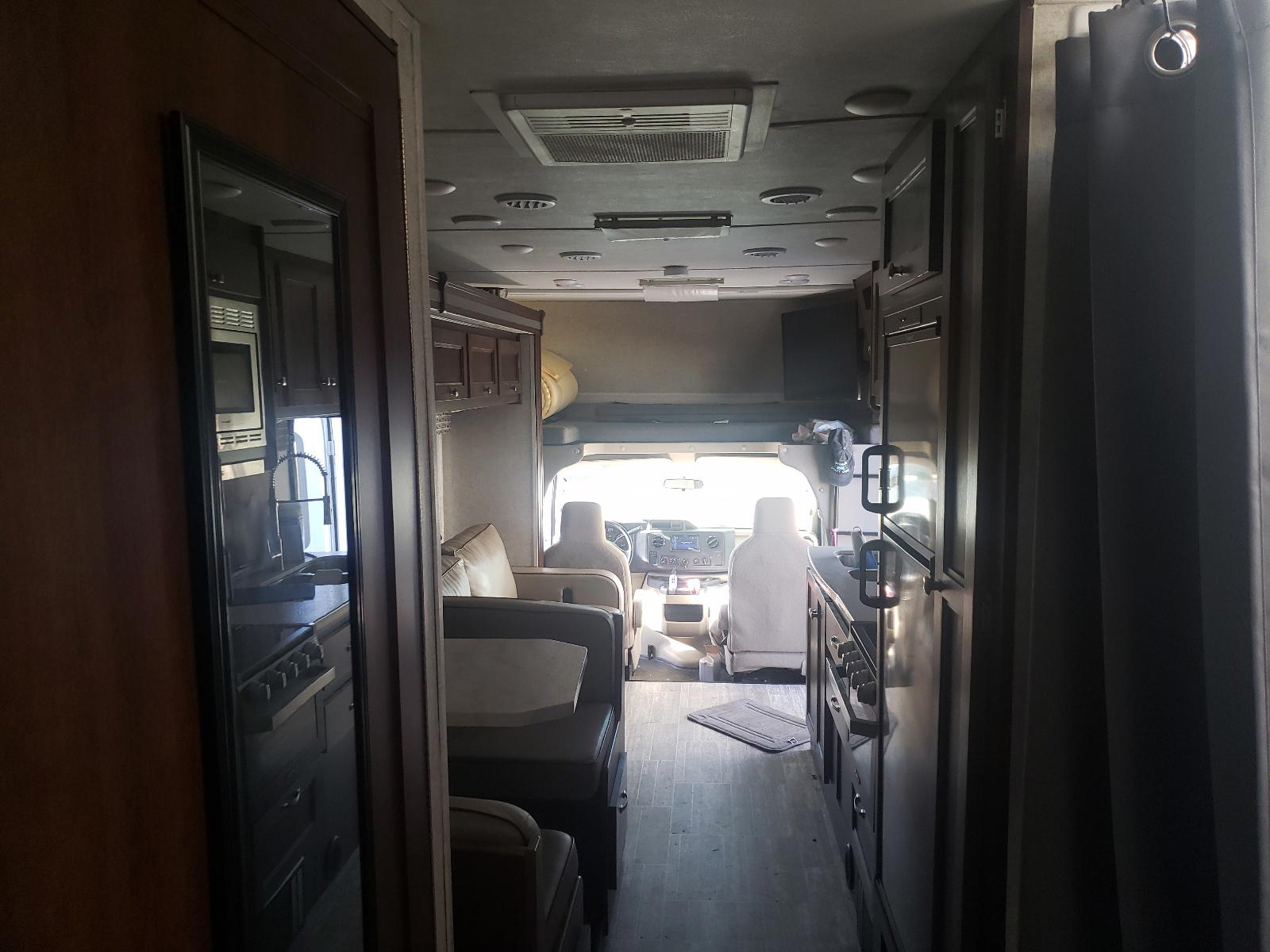Photo 5 from auction – 2018 FORD ECONOLINE with VIN 1FDXE4FS0JDC40493