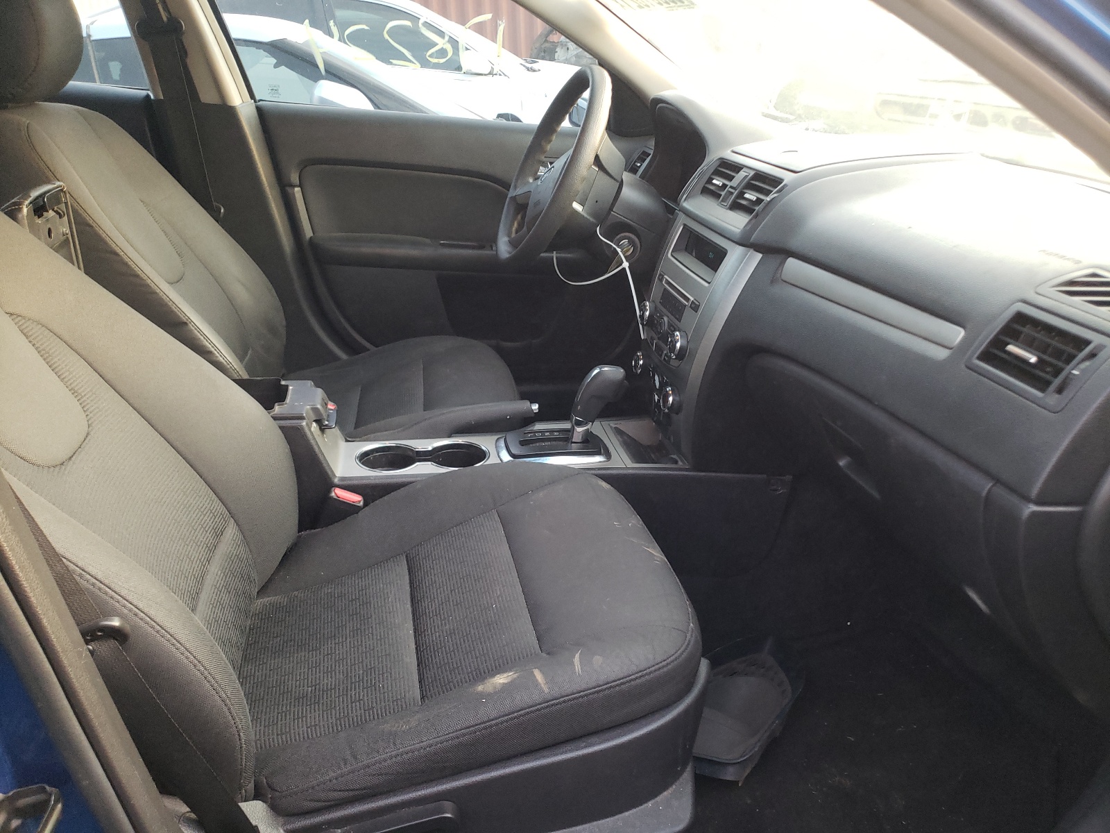 Photo 5 from auction – 2011 FORD FUSION SE with VIN 3FAHP0HA0BR312422