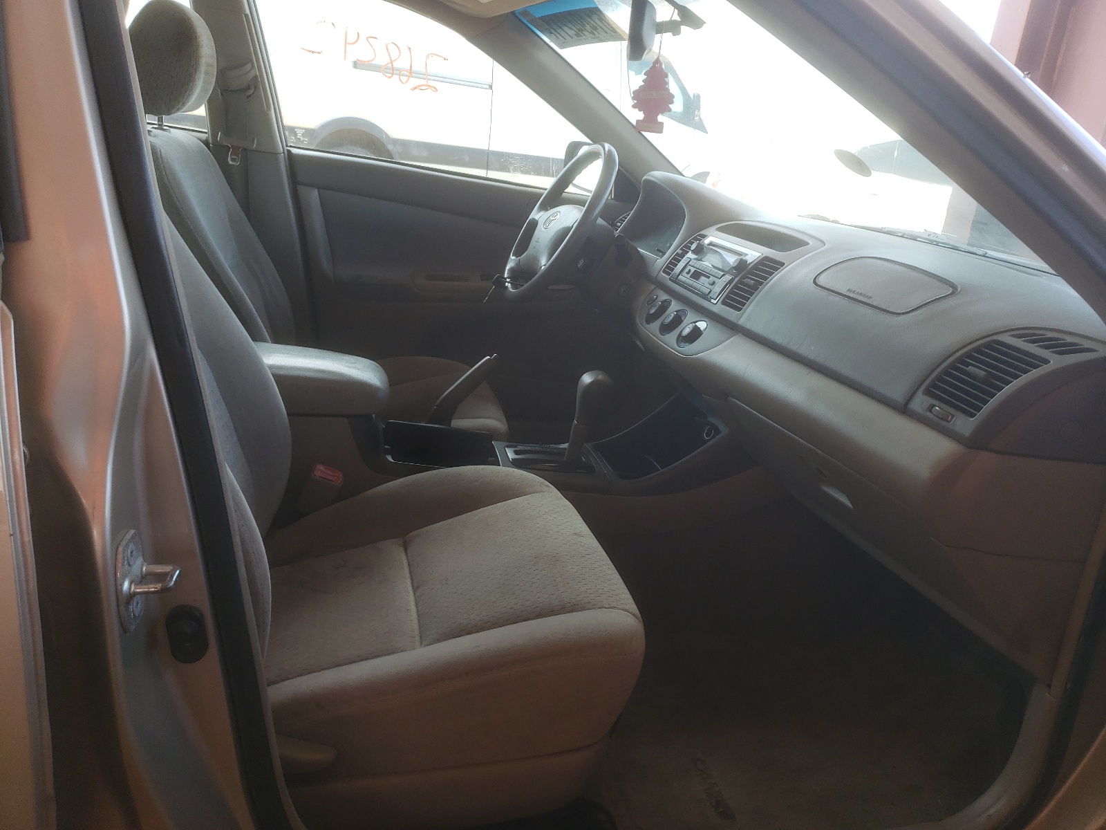 Photo 5 from auction – 2004 TOYOTA CAMRY LE with VIN 4T1BE32K14U934091