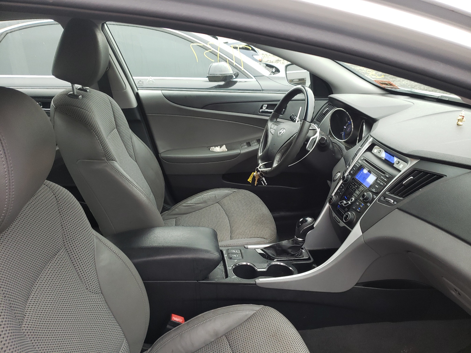 Photo 9 from auction – 2013 HYUNDAI SONATA SE with VIN 5NPEC4AB2DH505454