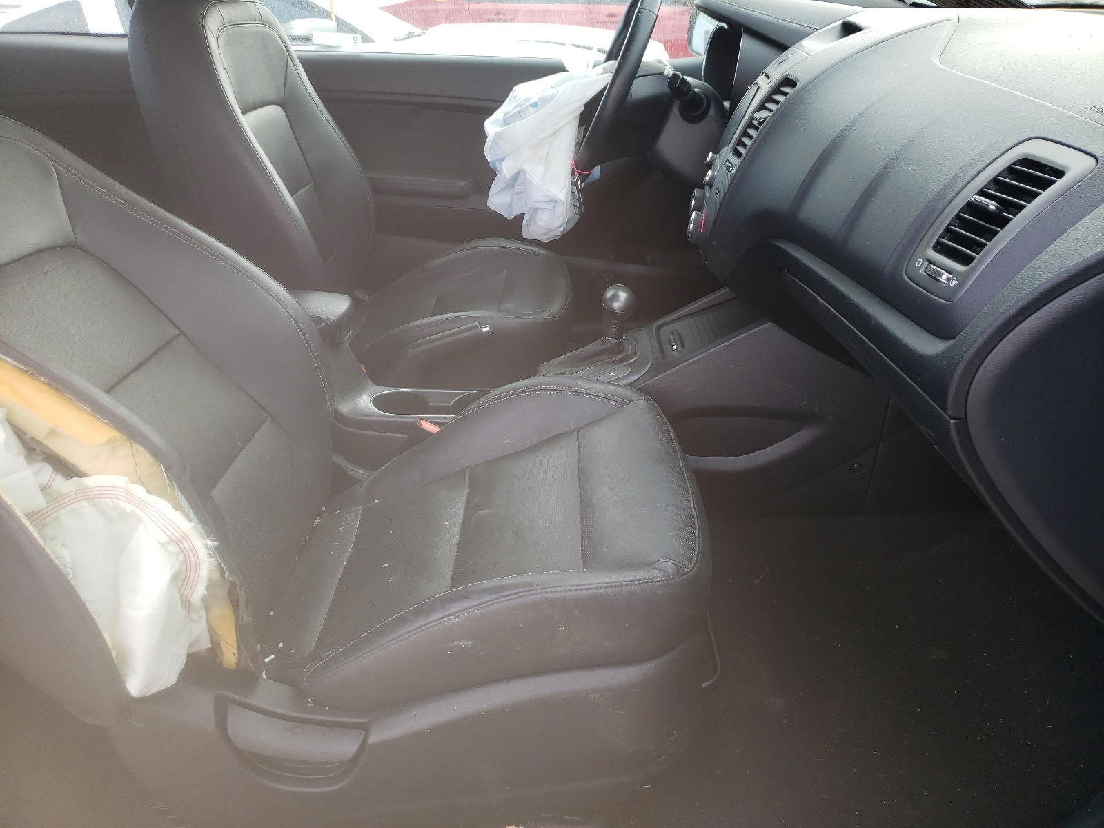 Photo 5 from auction – 2016 KIA FORTE EX with VIN KNAFX6A85G5575847