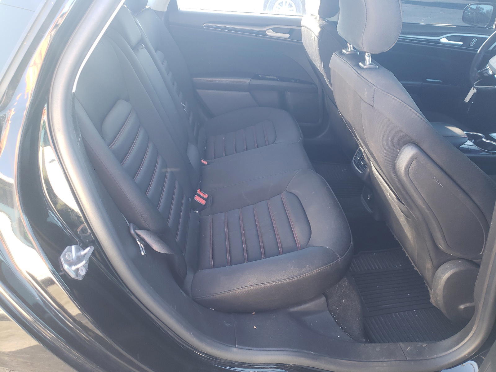 Photo 6 from auction – 2016 FORD FUSION SE with VIN 3FA6P0H77GR337675