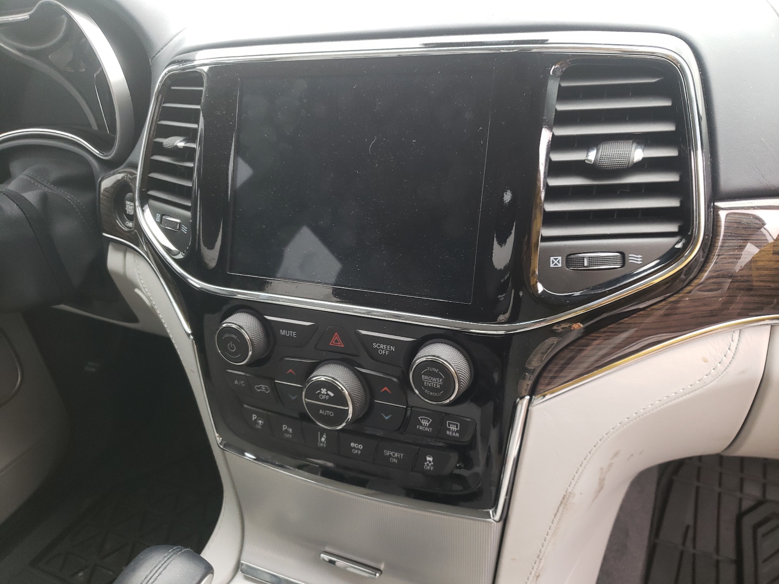 Photo 9 from auction – 2019 JEEP GRAND CHER with VIN 1C4RJFJT0KC548579