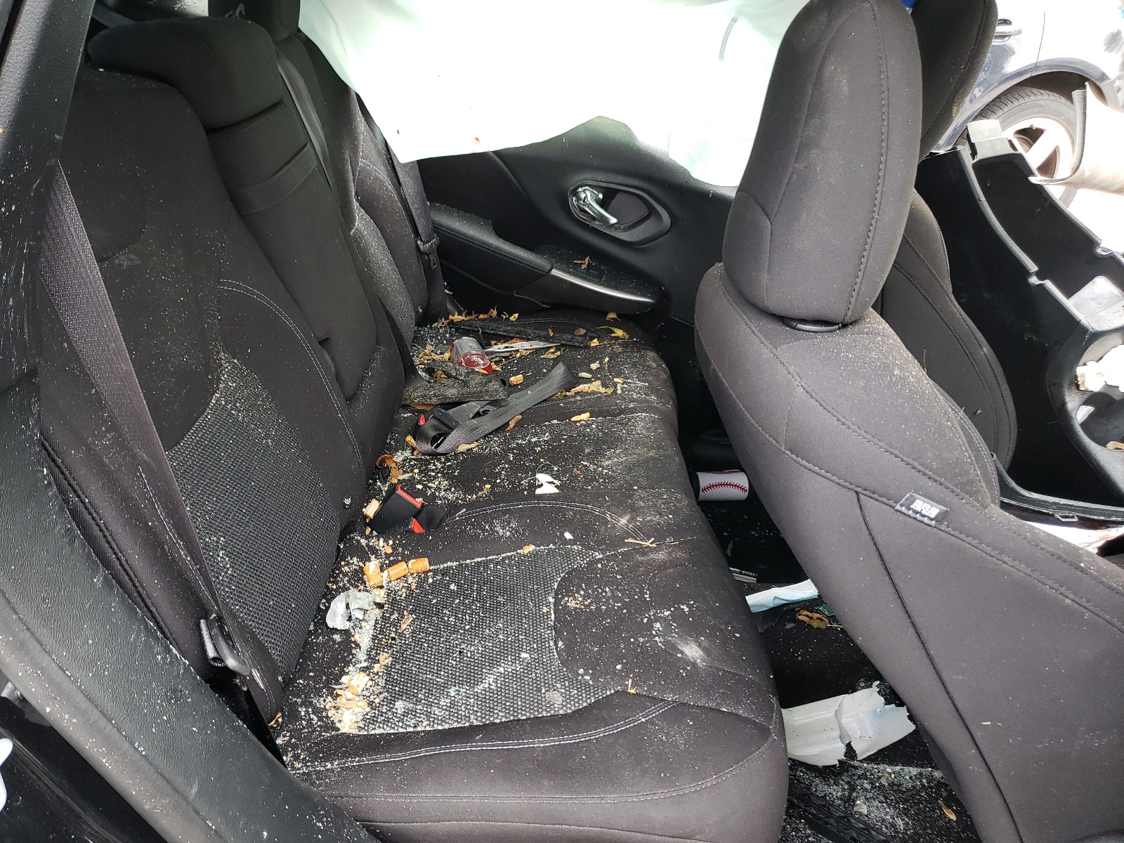 Photo 6 from auction – 2019 JEEP CHEROKEE L with VIN 1C4PJMCB0KD104791