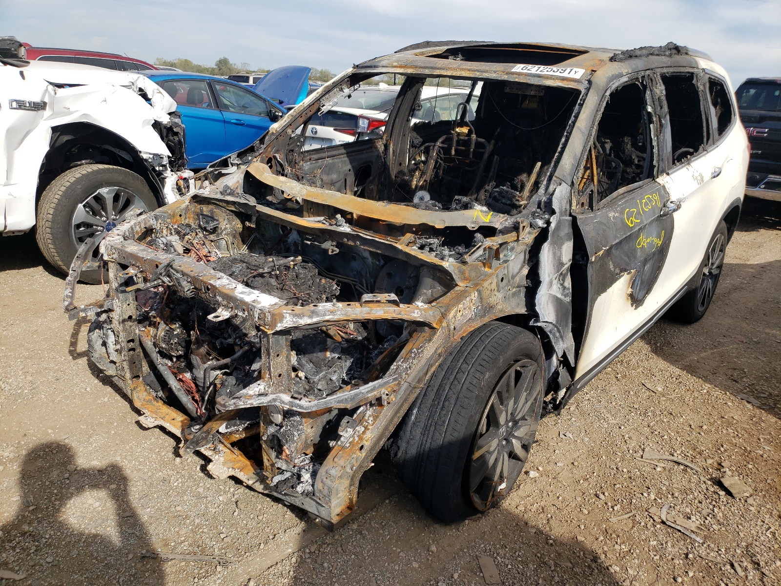 Photo 2 from auction – 2019 HONDA PILOT TOUR with VIN 5FNYF6H92KB076282