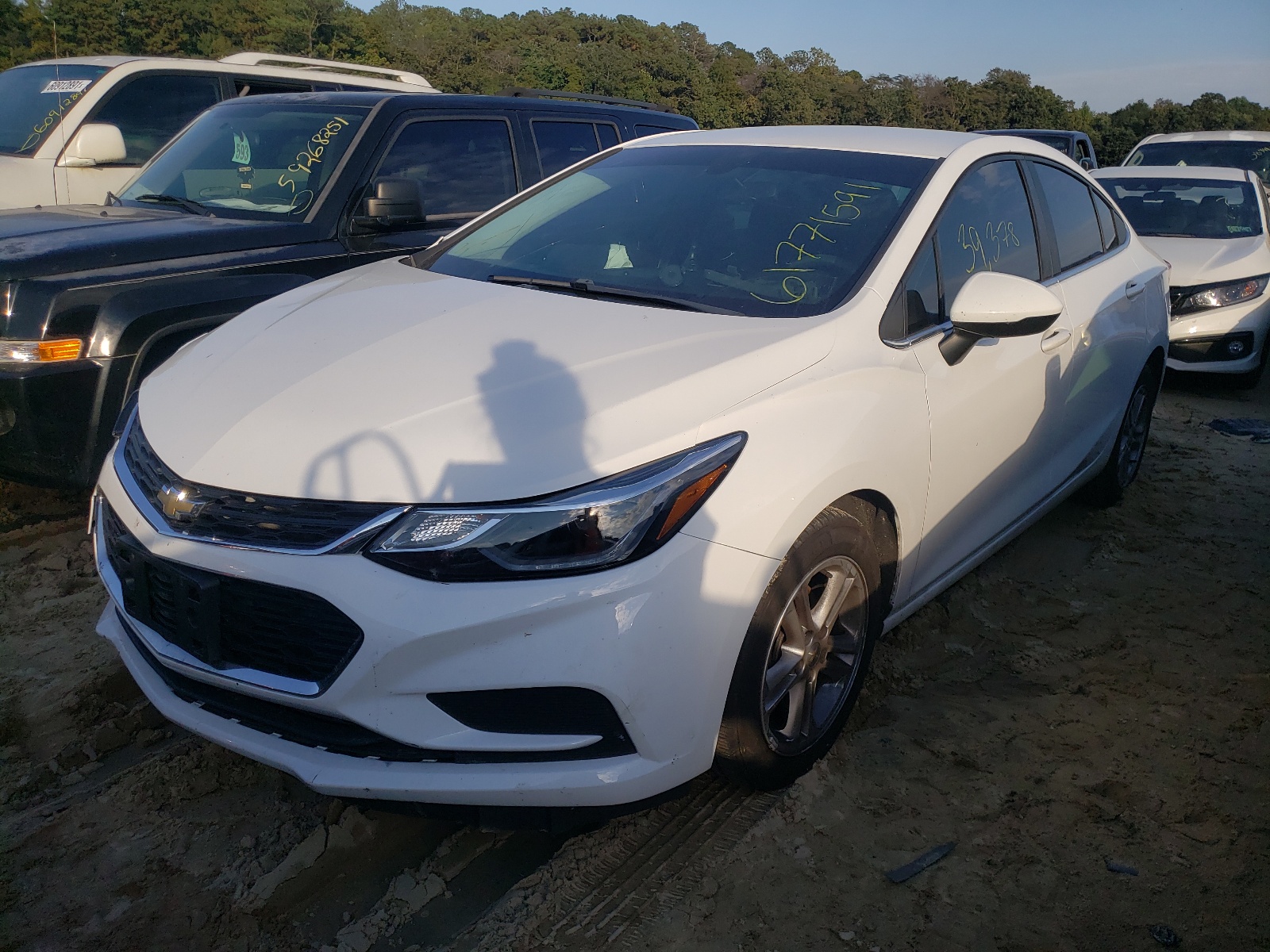 Photo 2 from auction – 2017 CHEVROLET CRUZE LT with VIN 3G1BE5SM3HS567260