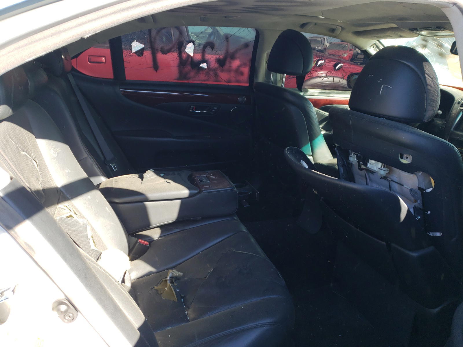 Photo 18 from auction – 2008 LEXUS LS 460L with VIN JTHGL46F885023869