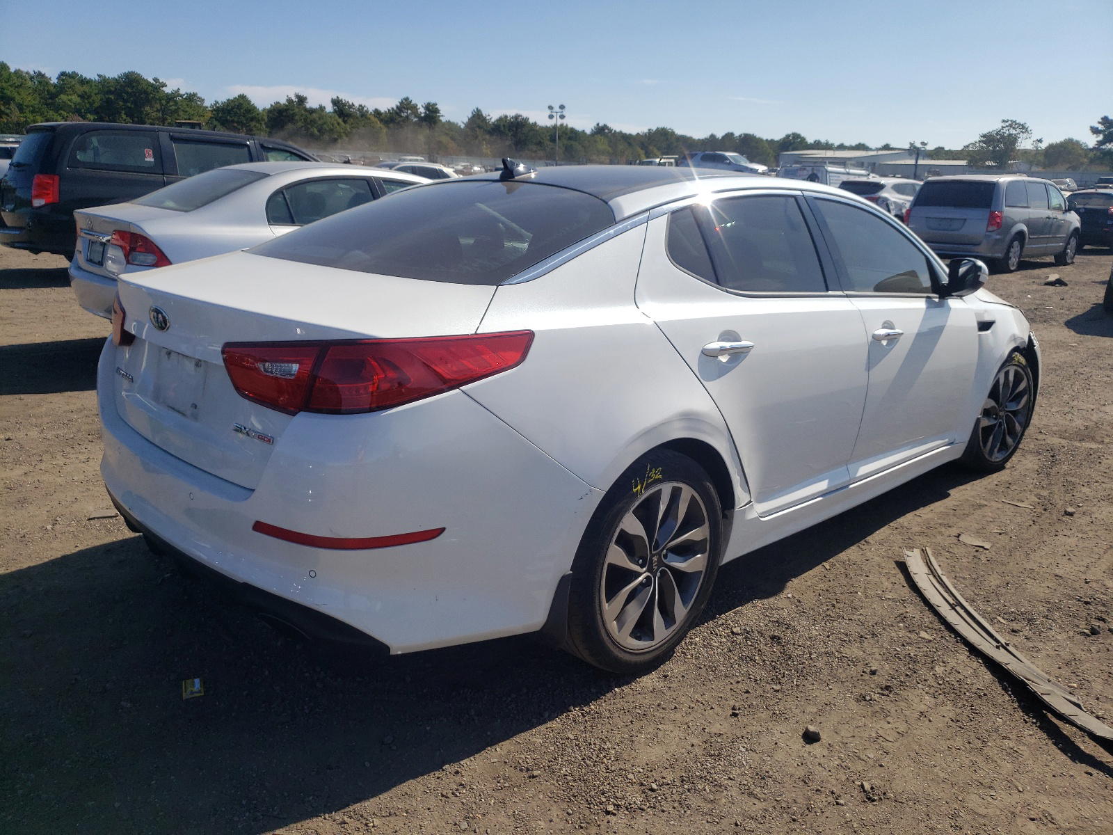 Photo 4 from auction – 2015 KIA OPTIMA SX with VIN 5XXGR4A69FG469853