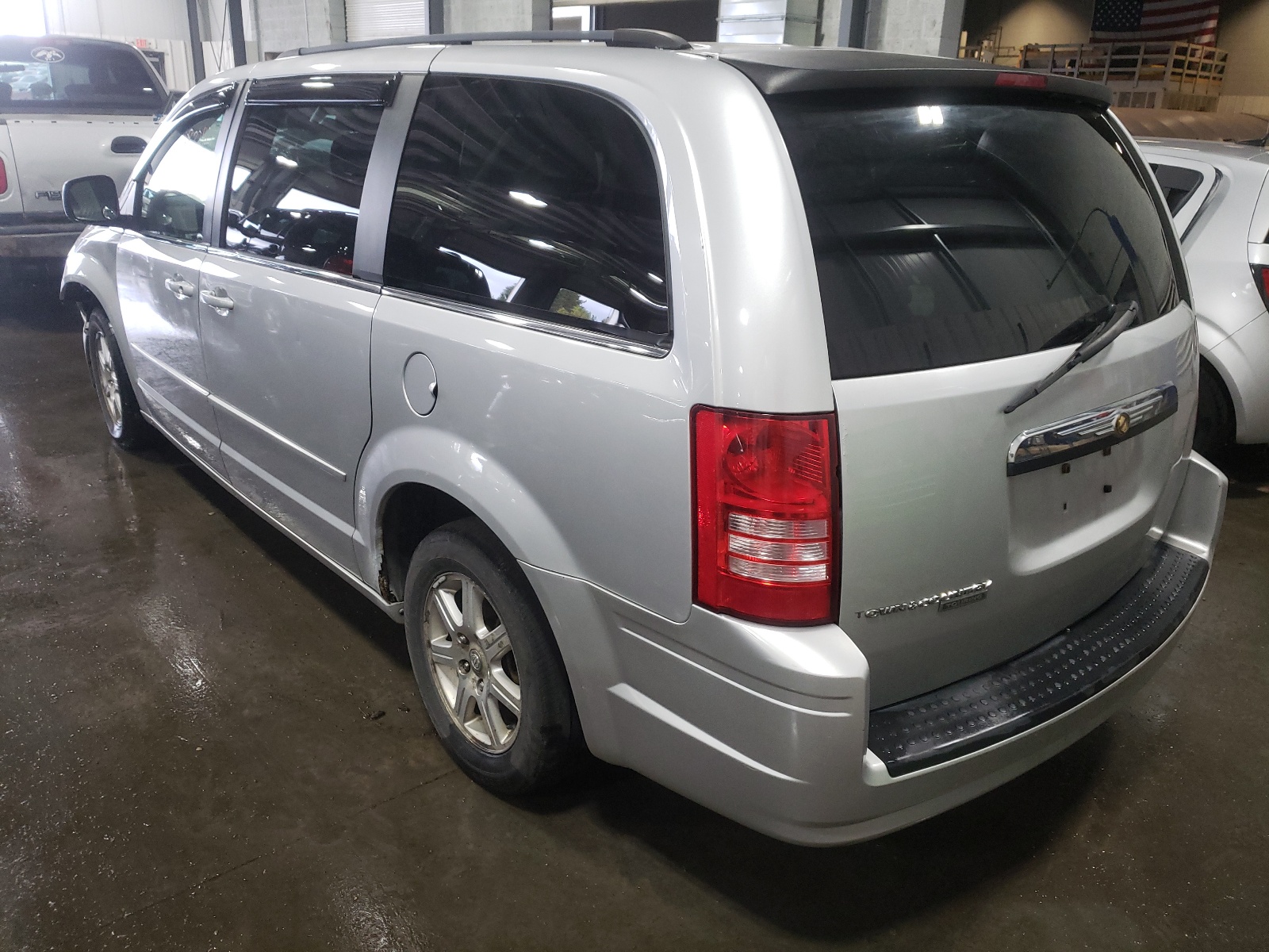 Photo 3 from auction – 2008 CHRYSLER TOWN & COU with VIN 2A8HR54P48R128961