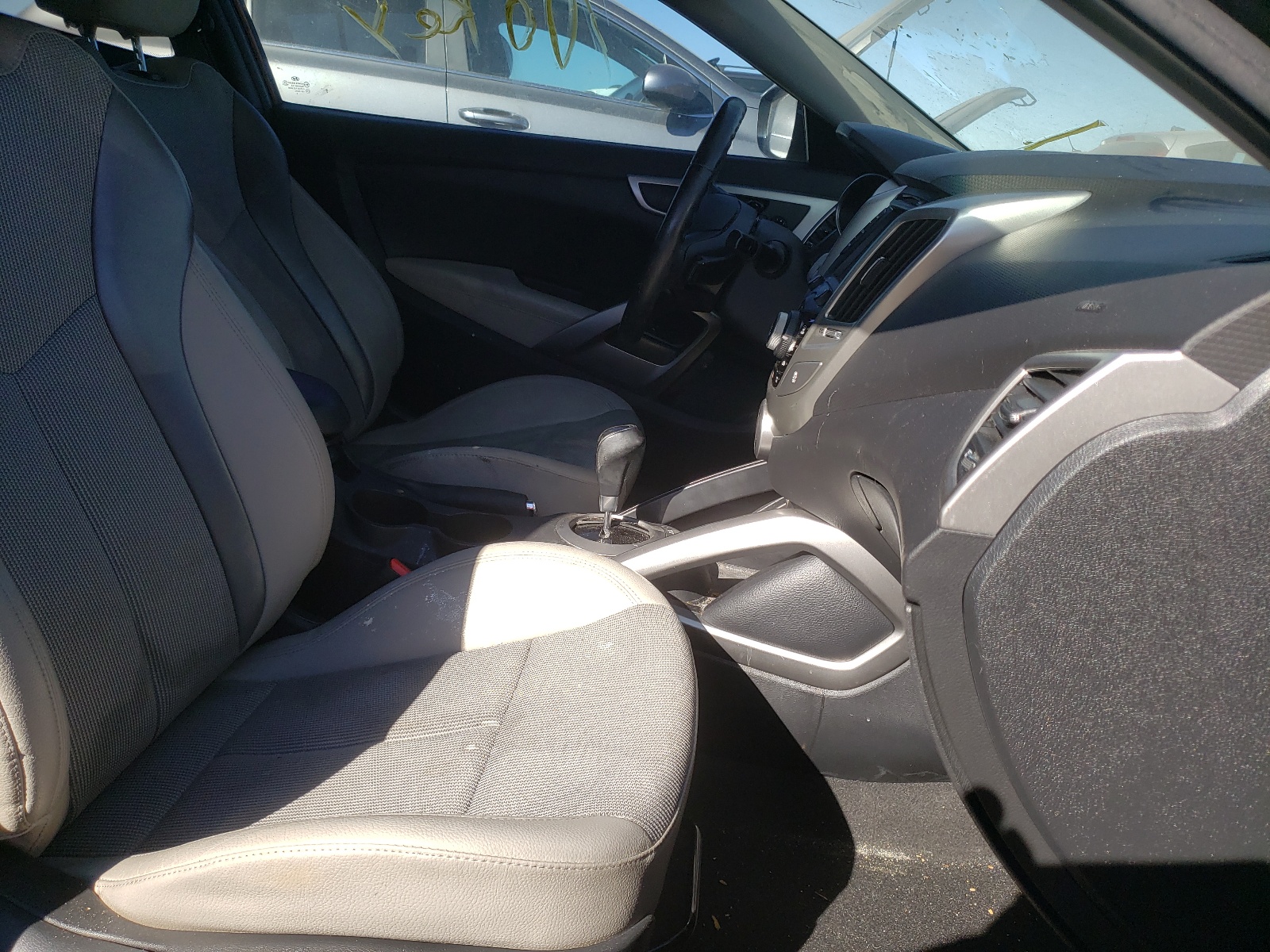 Photo 5 from auction – 2013 HYUNDAI VELOSTER with VIN KMHTC6AD1DU158978