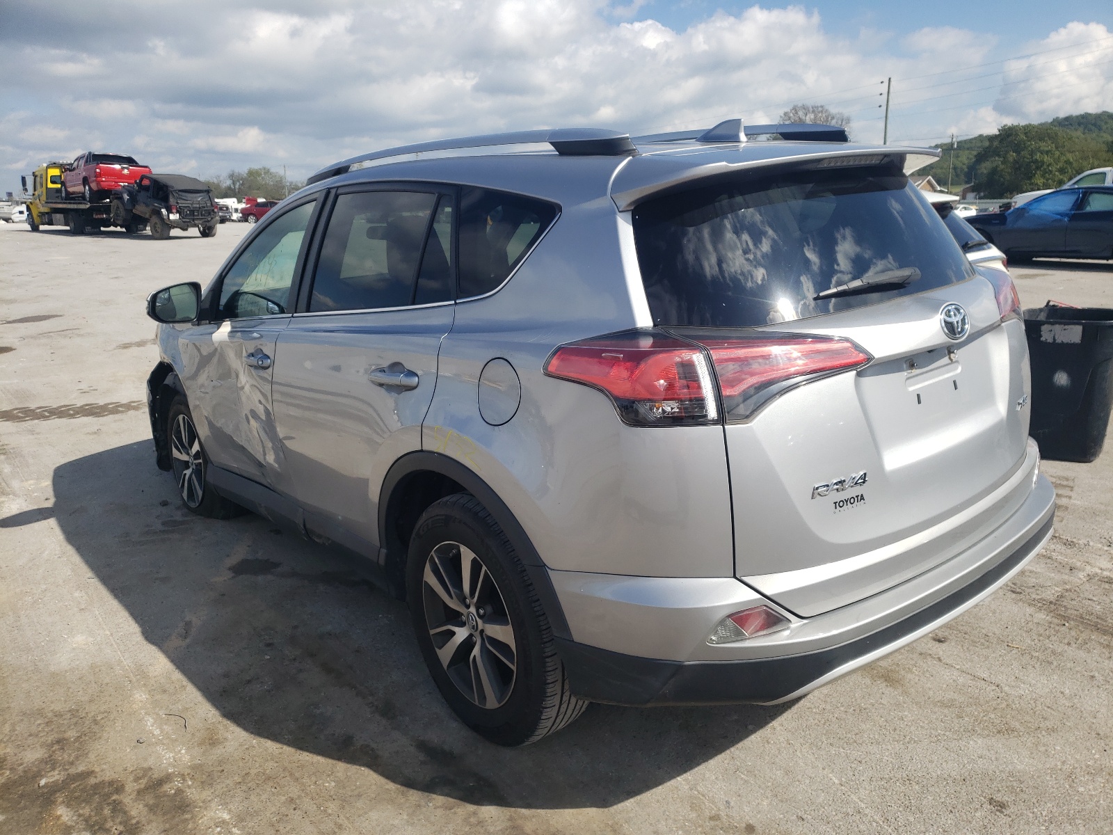 Photo 3 from auction – 2016 TOYOTA RAV4 XLE with VIN 2T3WFREV9GW295753
