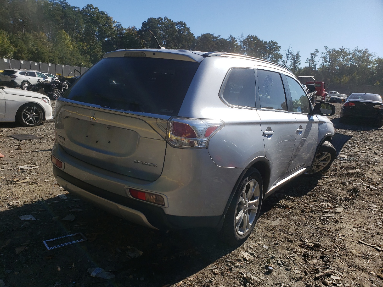 Zdjęcie 4 z aukcji – 2015 MITSUBISHI OUTLANDER z VIN JA4AZ3A30FZ004195