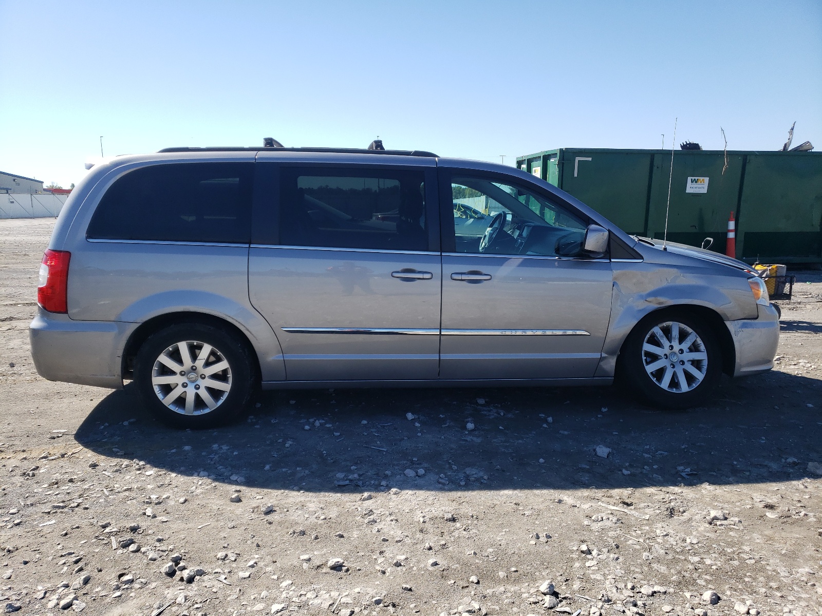 Photo 9 from auction – 2016 CHRYSLER TOWN & COU with VIN 2C4RC1BGXGR288625