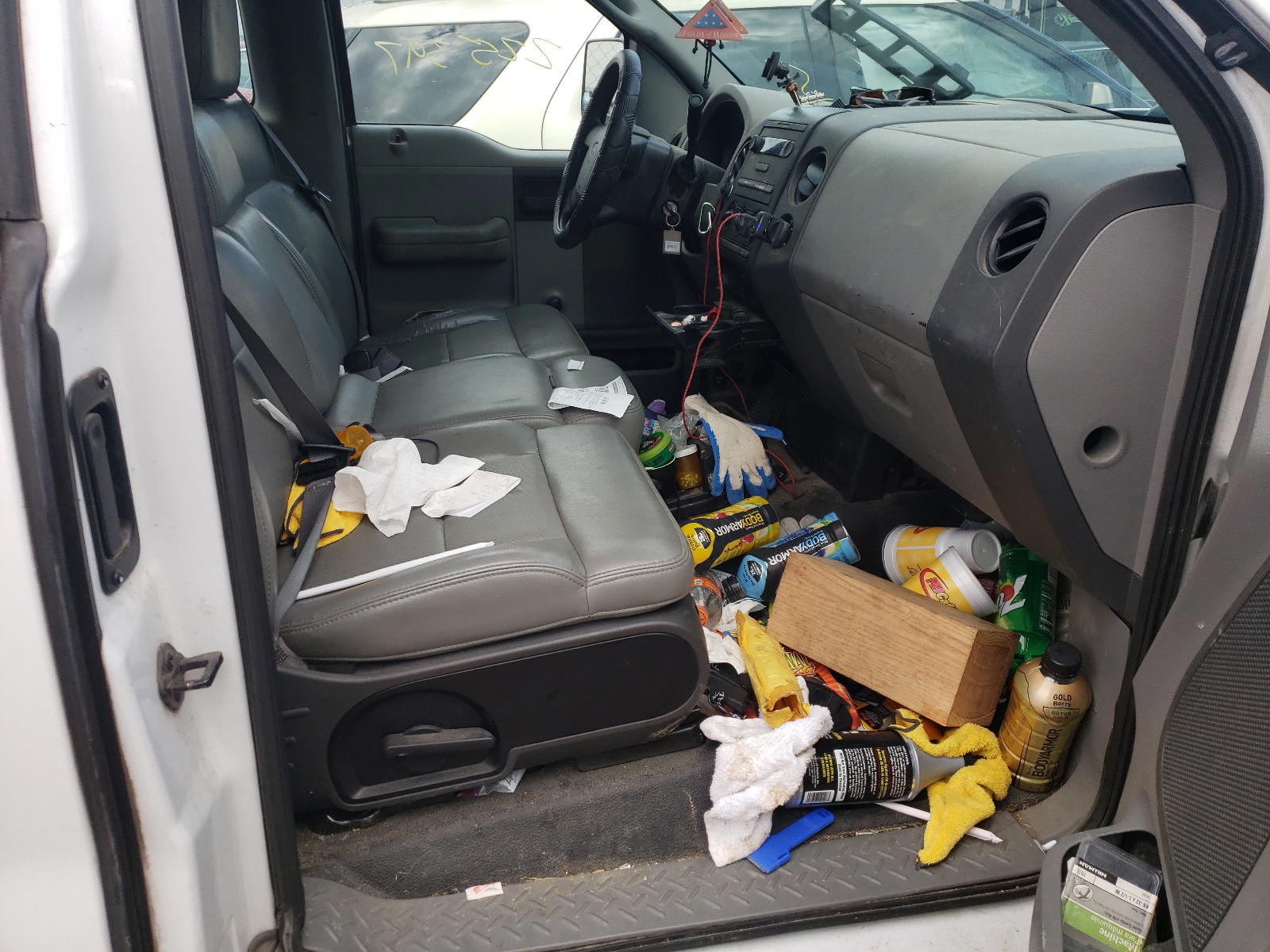 Photo 5 from auction – 2008 FORD F150 with VIN 1FTRF12W38KD54267