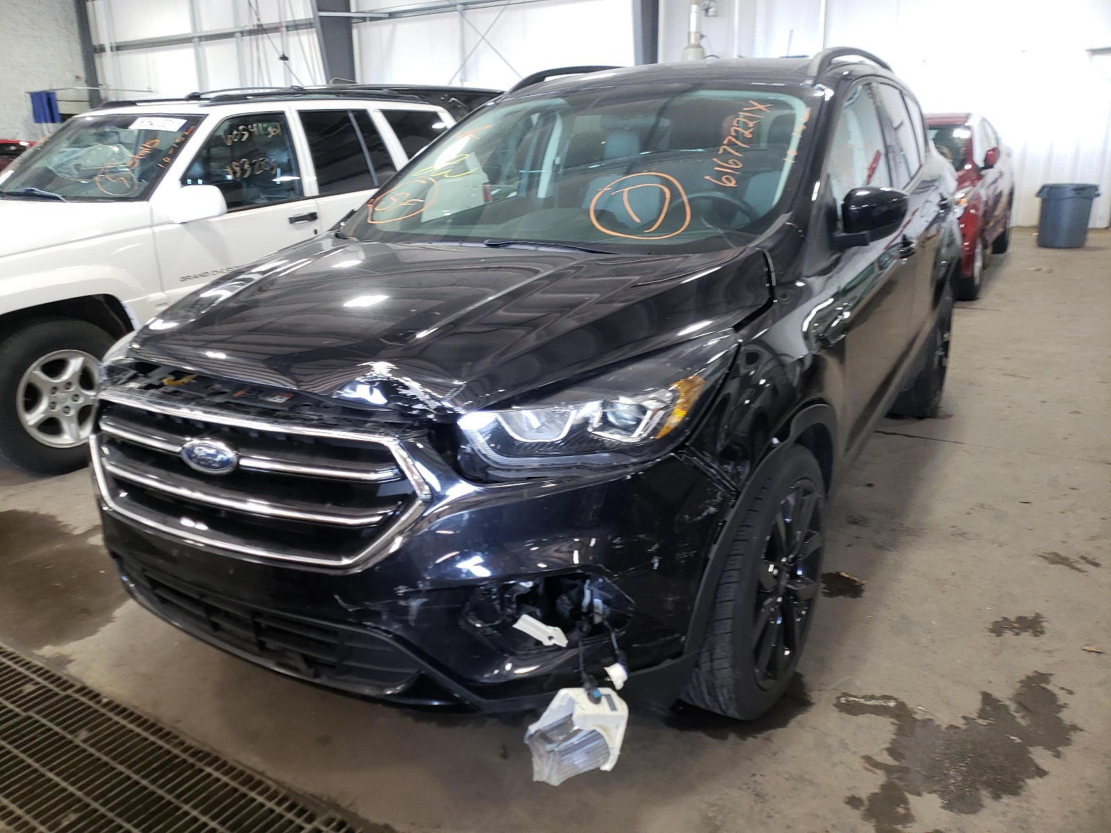 Photo 2 from auction – 2019 FORD ESCAPE SE with VIN 1FMCU0GD5KUC05881