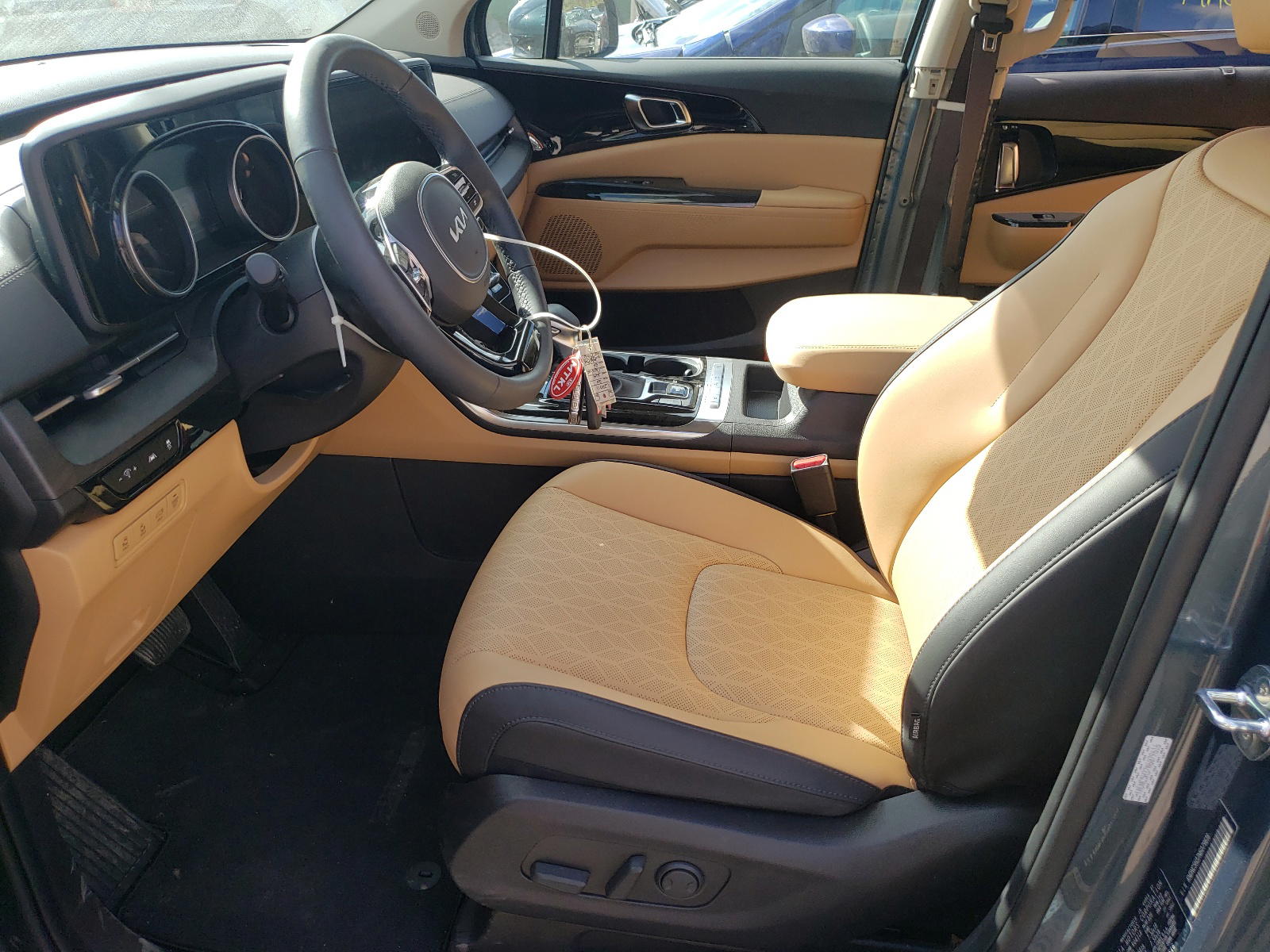Photo 5 from auction – 2022 KIA CARNIVAL E with VIN KNDNC5H37N6079616