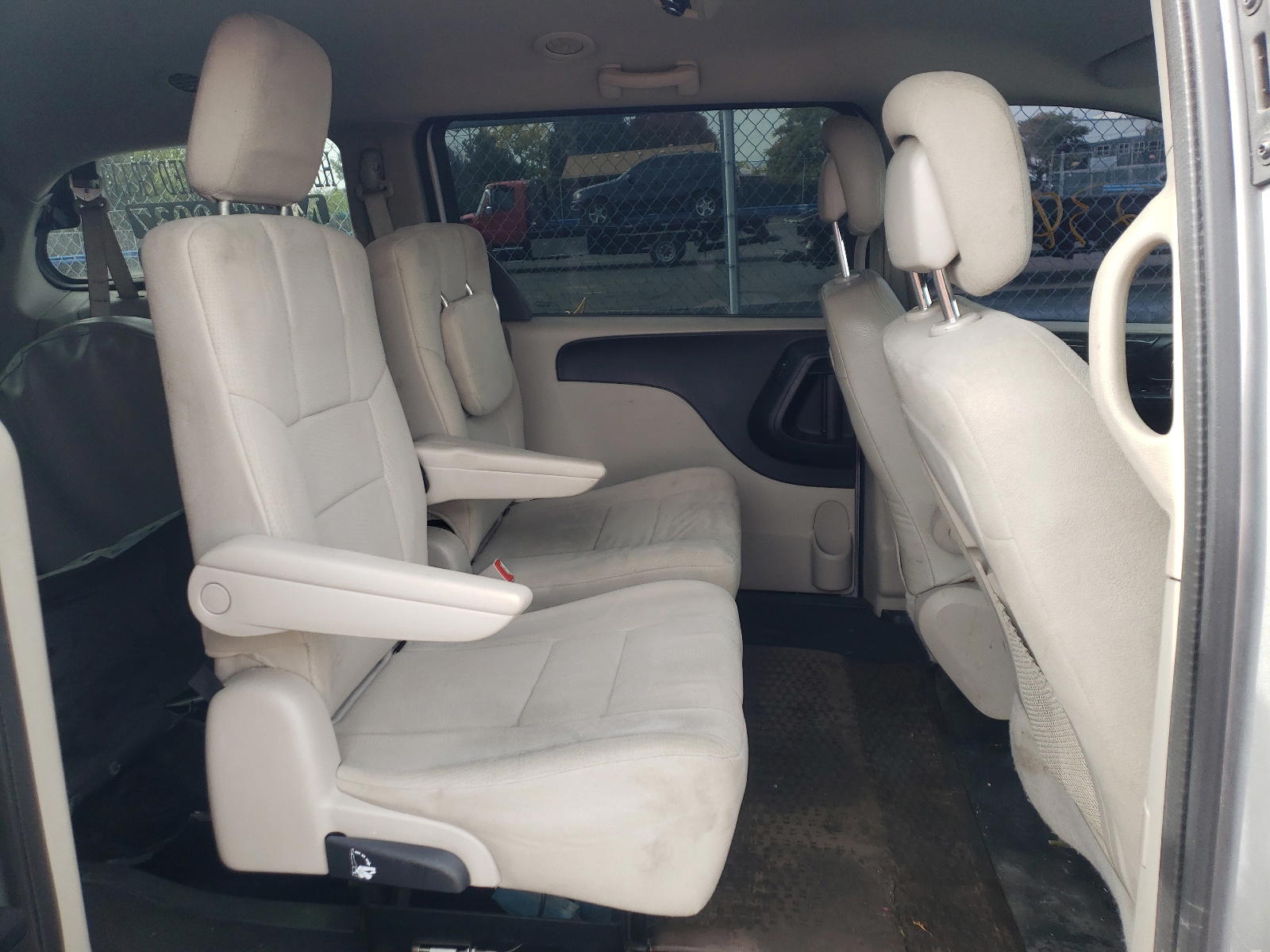 Photo 6 from auction – 2011 DODGE GRAND CARA with VIN 2D4RN3DG6BR682671