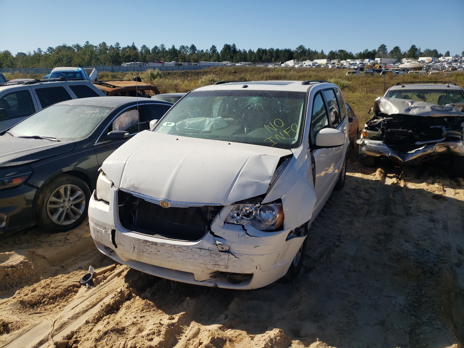 Photo 2 from auction – 2008 CHRYSLER TOWN & COU with VIN 2A8HR54P88R663453