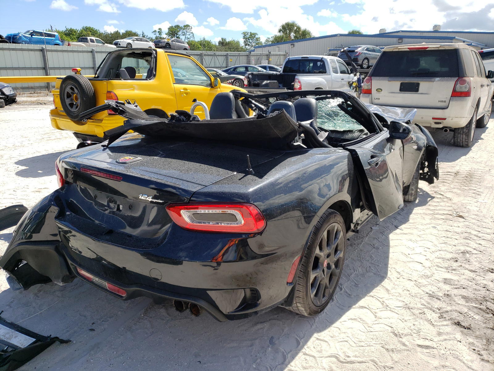 Photo 4 from auction – 2017 FIAT 124 SPIDER with VIN JC1NFAEK0H0108972