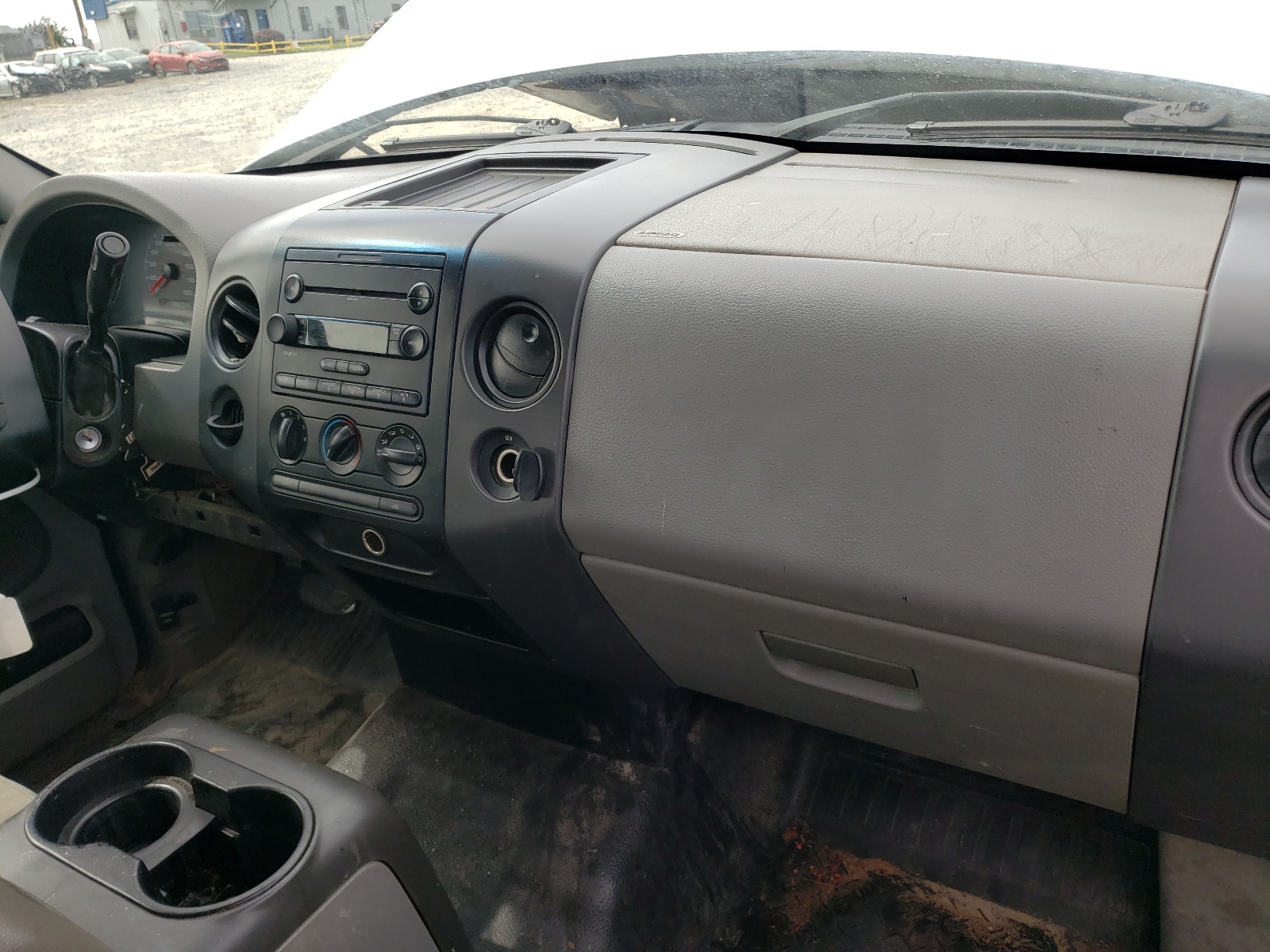 Photo 9 from auction – 2007 FORD F150 with VIN 1FTRX12W17NA40742