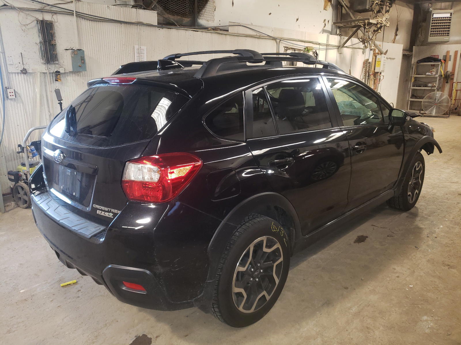 Photo 4 from auction – 2017 SUBARU CROSSTREK with VIN JF2GPANC4H8269233