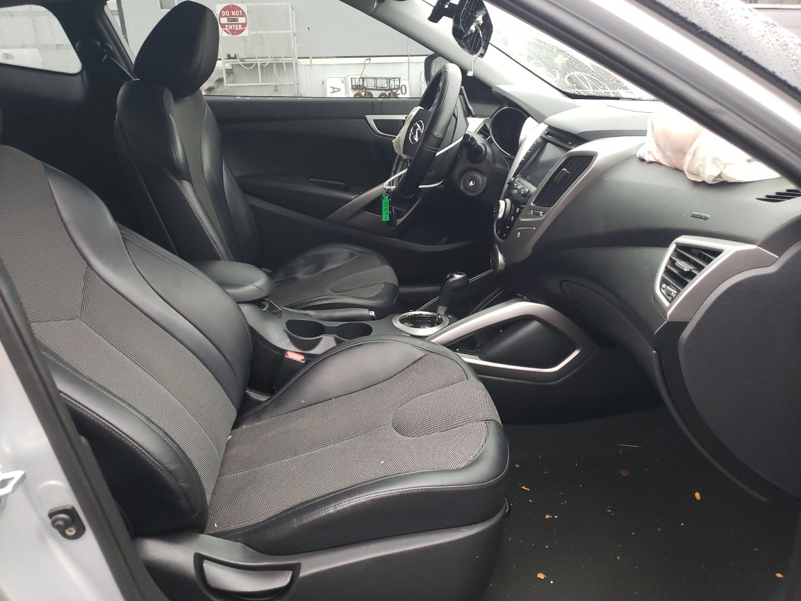 Photo 5 from auction – 2012 HYUNDAI VELOSTER with VIN KMHTC6AD0CU030956