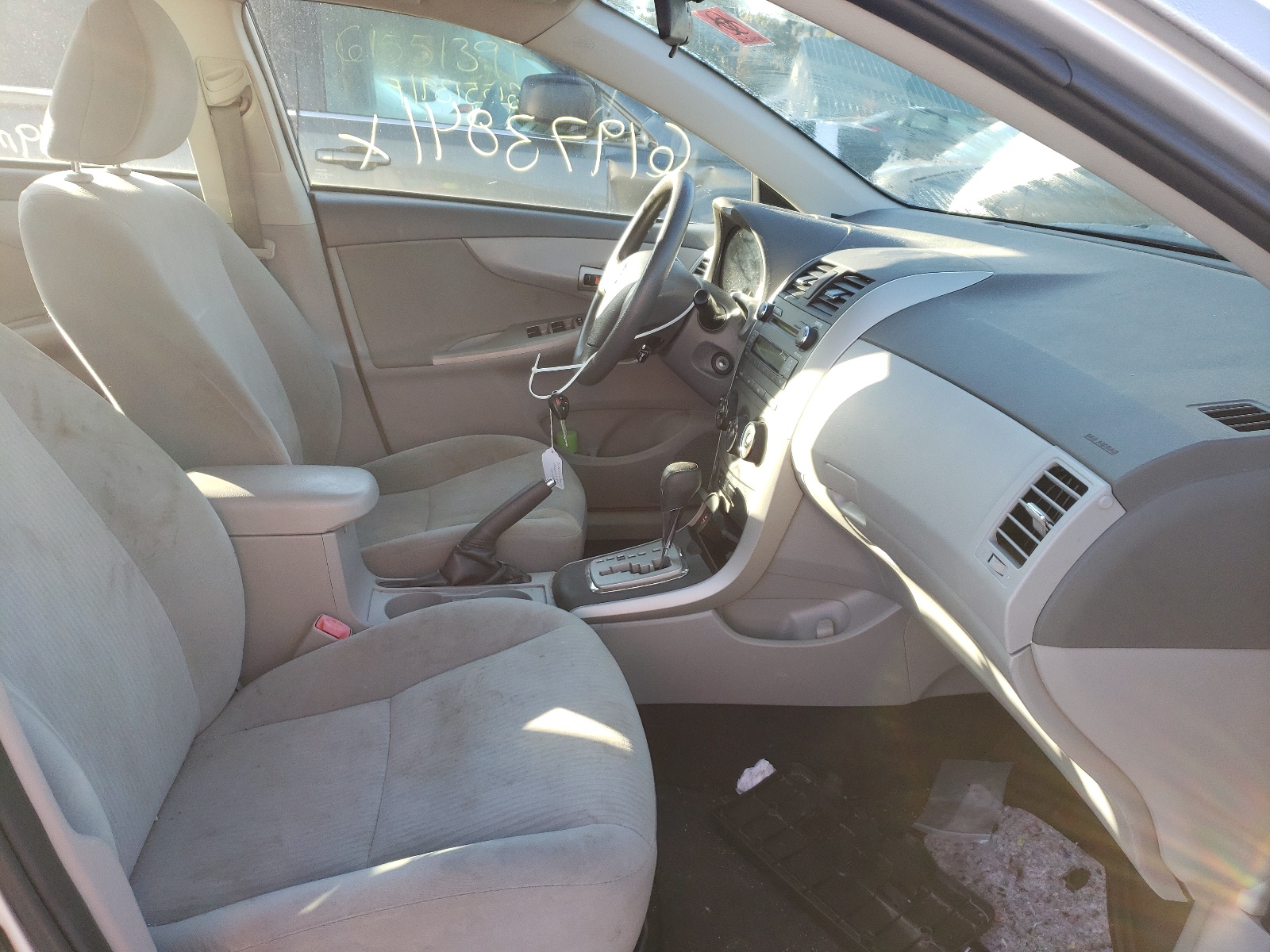 Zdjęcie 5 z aukcji – 2010 TOYOTA COROLLA BA z VIN 2T1BU4EE9AC308428