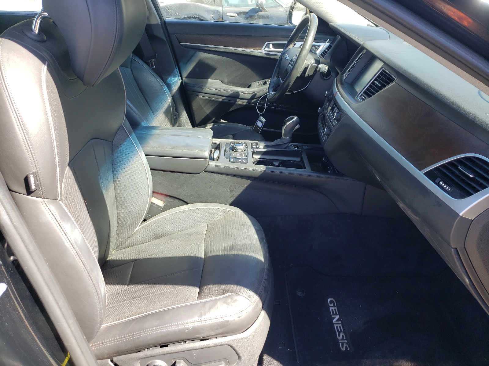 Photo 5 from auction – 2017 GENESIS G80 BASE with VIN KMHGN4JE3HU171536