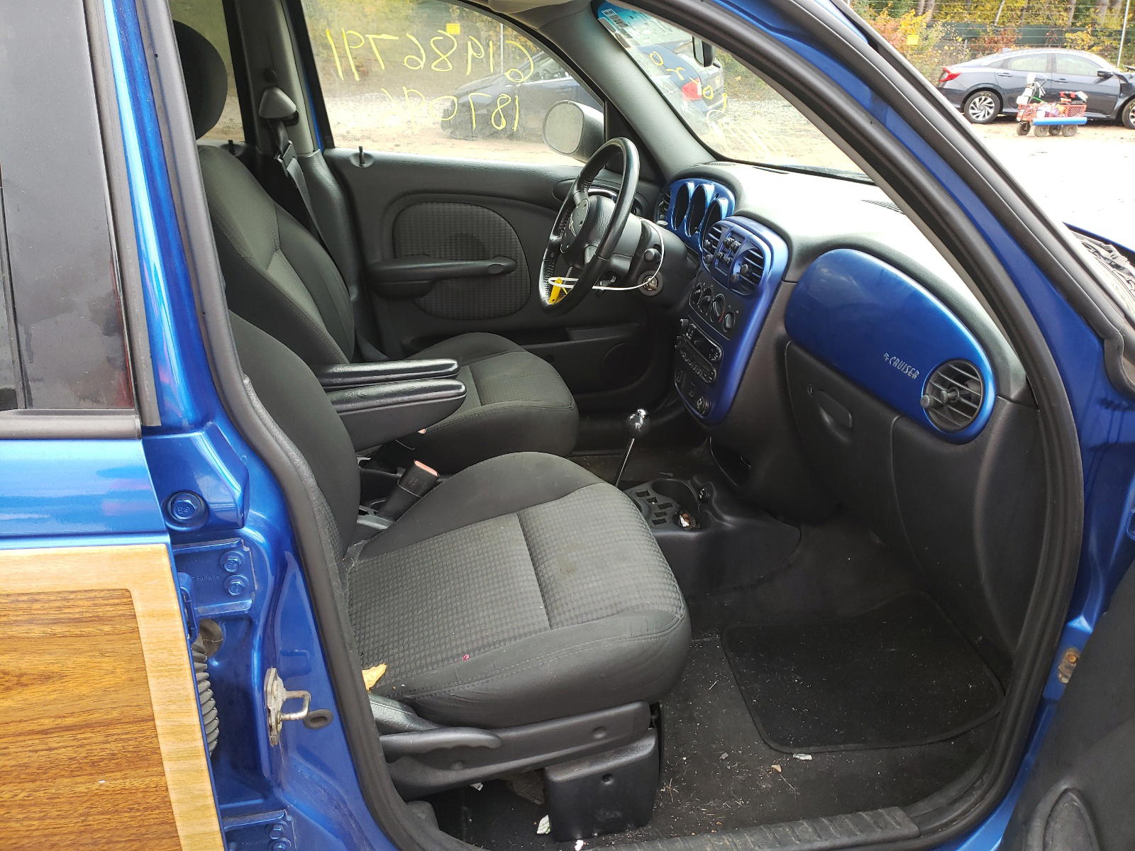 Photo 5 from auction – 2005 CHRYSLER PT CRUISER with VIN 3C8FY68BX5T613781