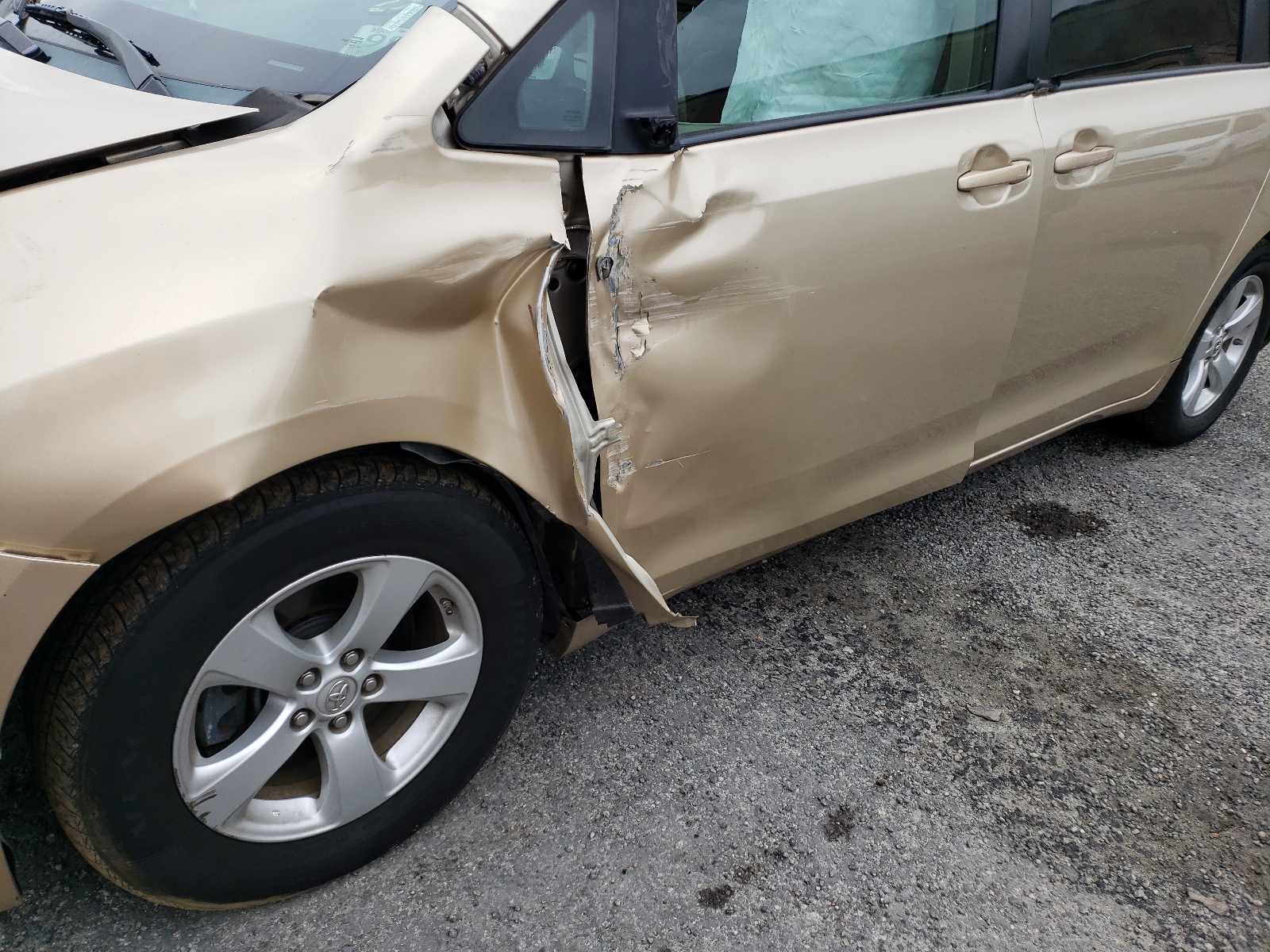 Photo 9 from auction – 2014 TOYOTA SIENNA LE with VIN 5TDKK3DC1ES475945