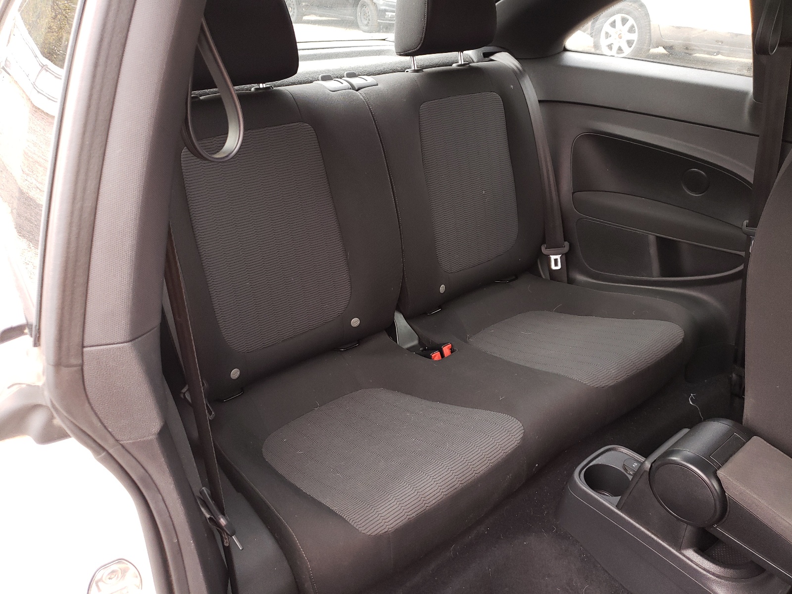 Photo 6 from auction – 2016 VOLKSWAGEN BEETLE SE with VIN 3VWJ07AT2GM622223