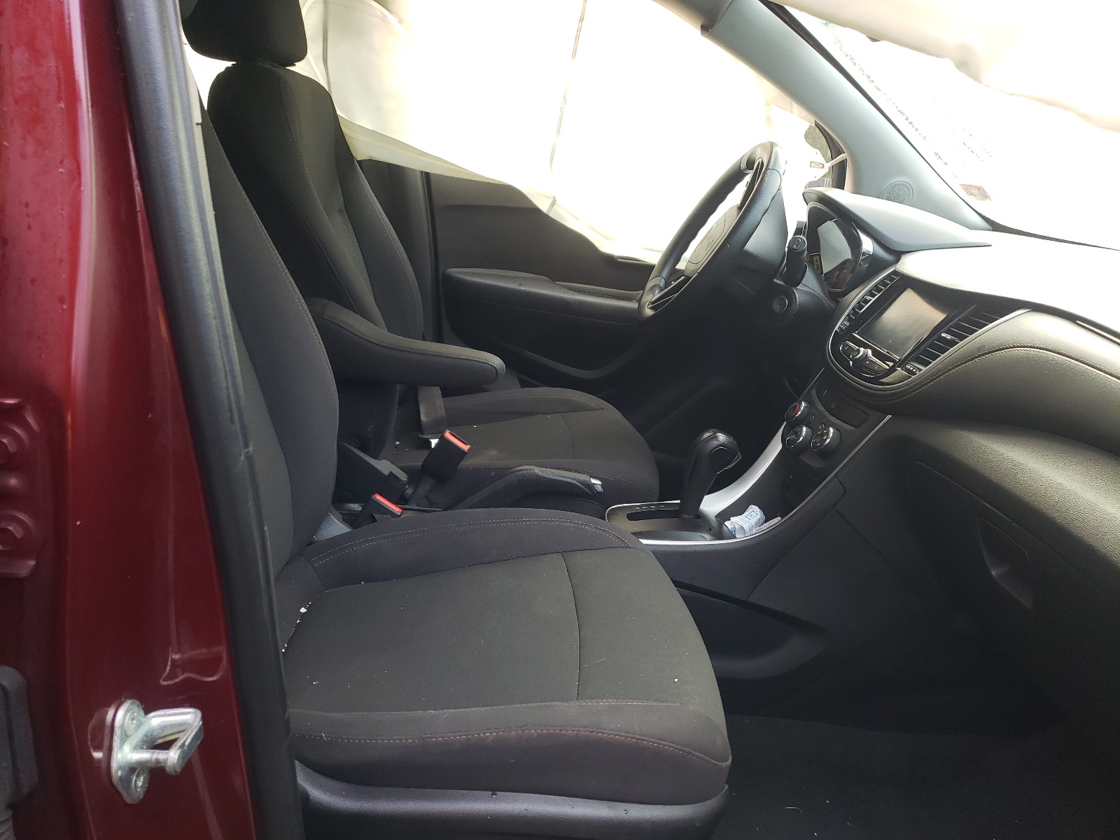 Photo 5 from auction – 2017 CHEVROLET TRAX LS with VIN 3GNCJKSB9HL165684