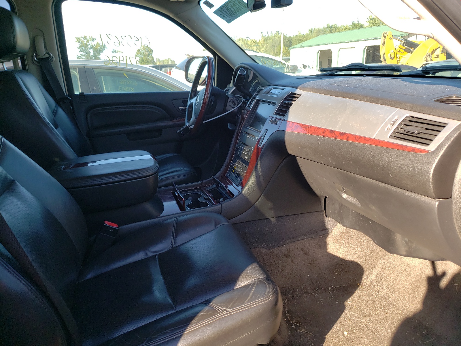 Photo 5 from auction – 2010 CADILLAC ESCALADE L with VIN 1GYUKBEFXAR147650