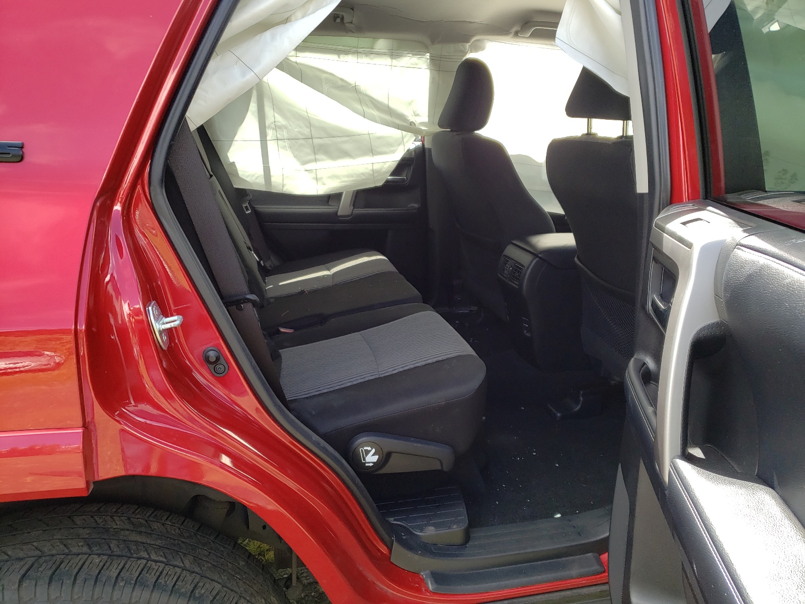 Photo 6 from auction – 2019 TOYOTA 4RUNNER SR with VIN JTEBU5JR3K5671669