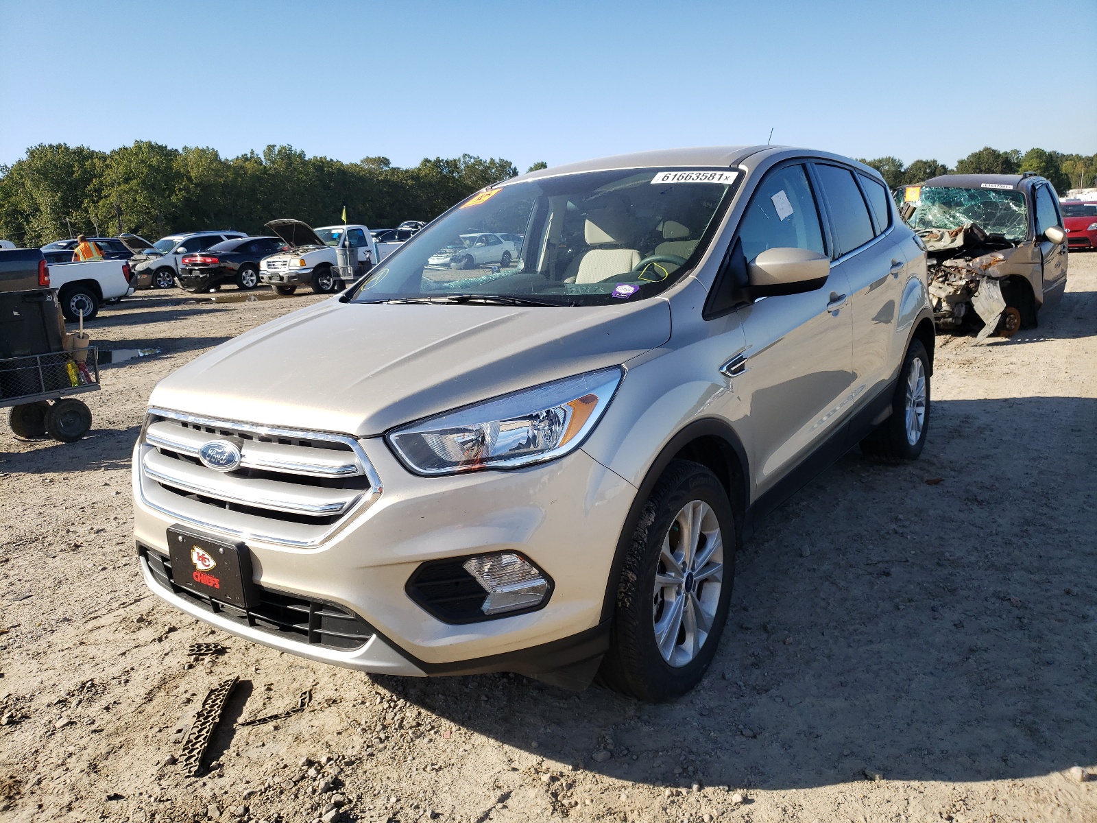 Photo 2 from auction – 2017 FORD ESCAPE SE with VIN 1FMCU9G95HUB89089